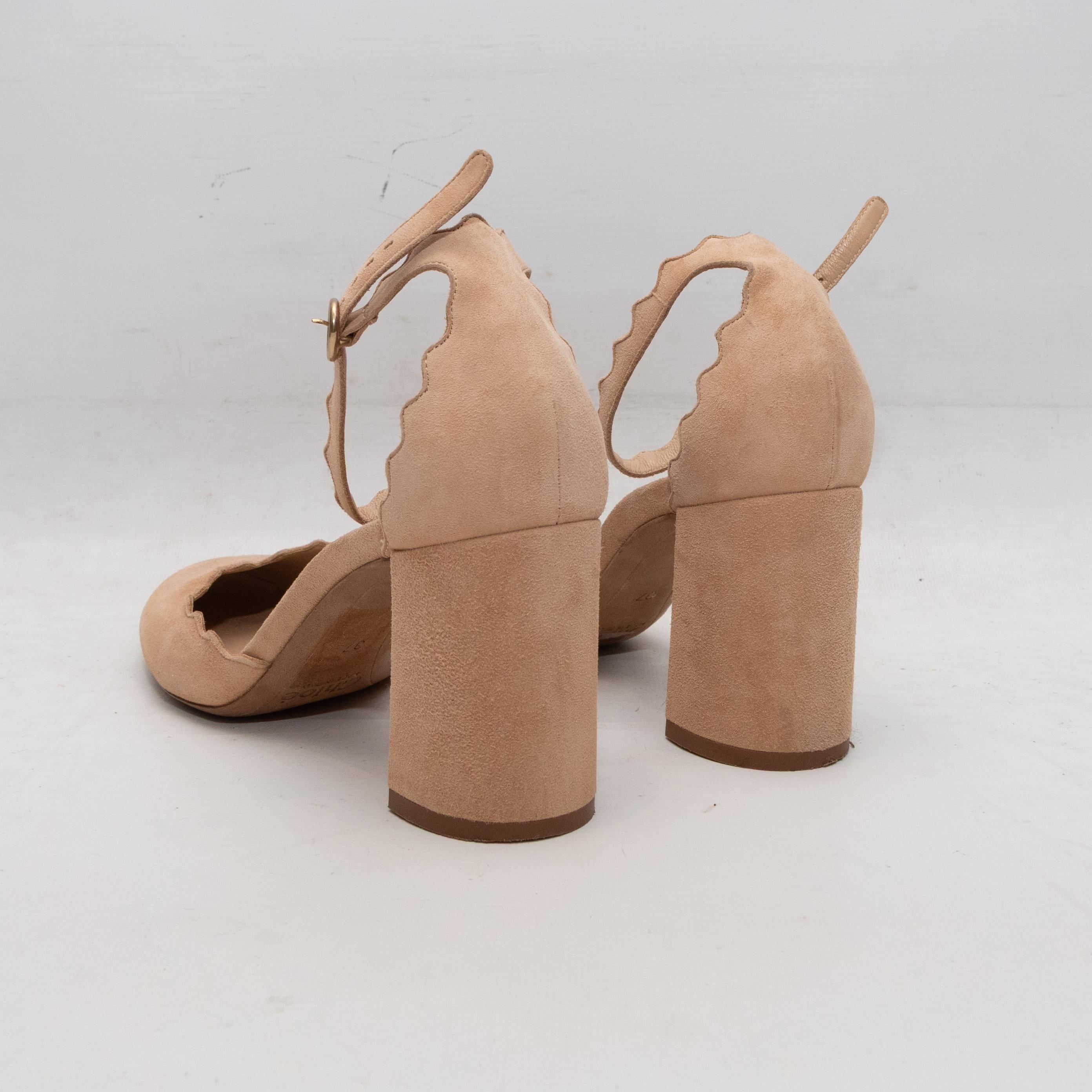 Beige Chloe Lauren Suede Scalloped d'Orsay Heels Size 37 Pour femmes en vente