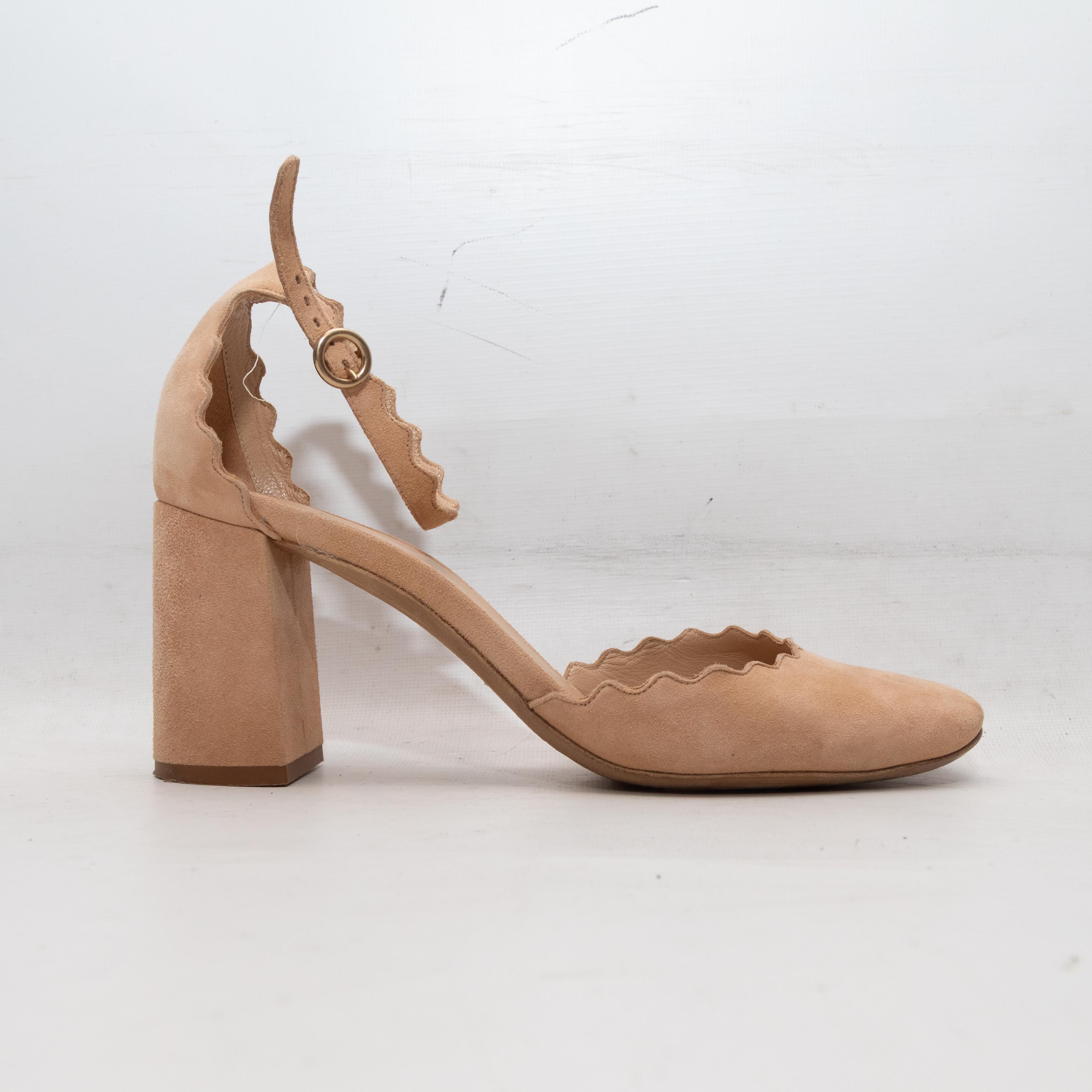 Beige Chloe Lauren Suede Scalloped d'Orsay Heels Size 37 en vente 1