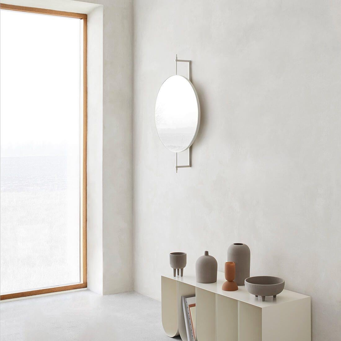 Moderne Miroir rotatif beige de Kristina Dam Studio en vente