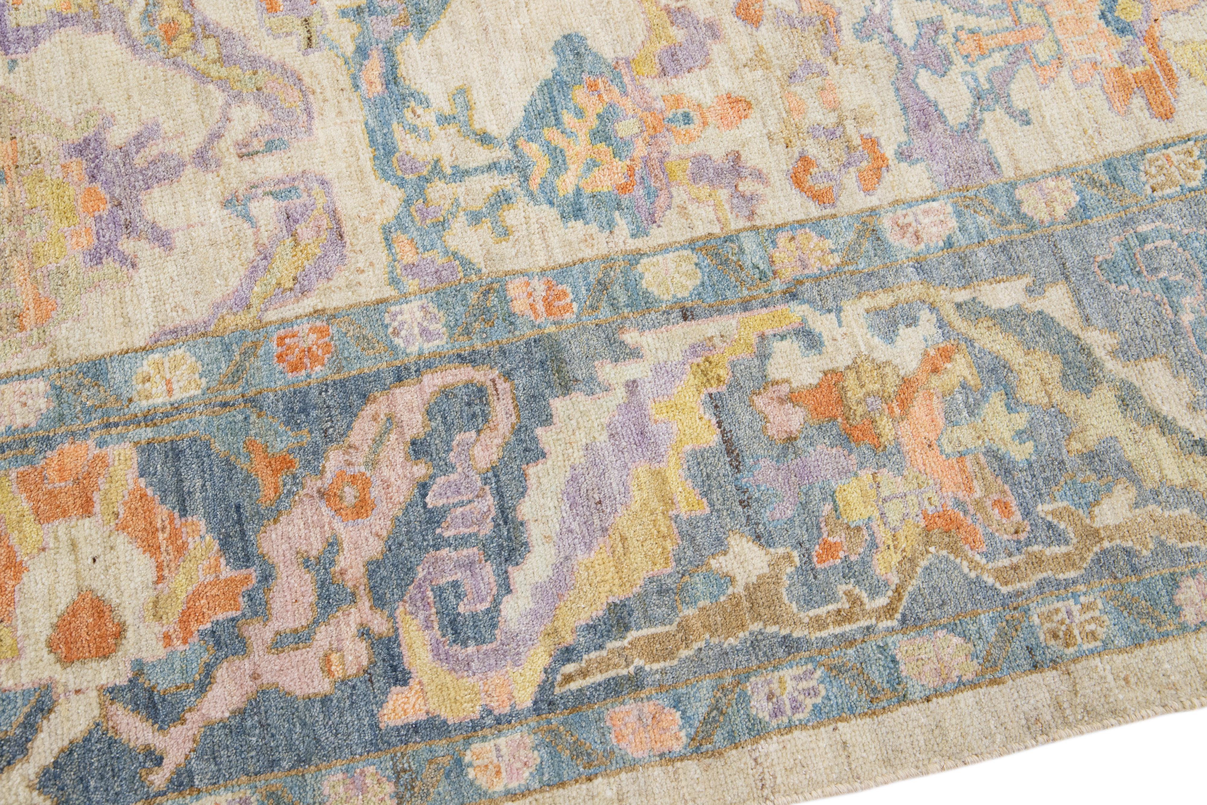 Beige Contemporary Sultanabad Handmade Floral Pattern Wool Rug (Wolle) im Angebot