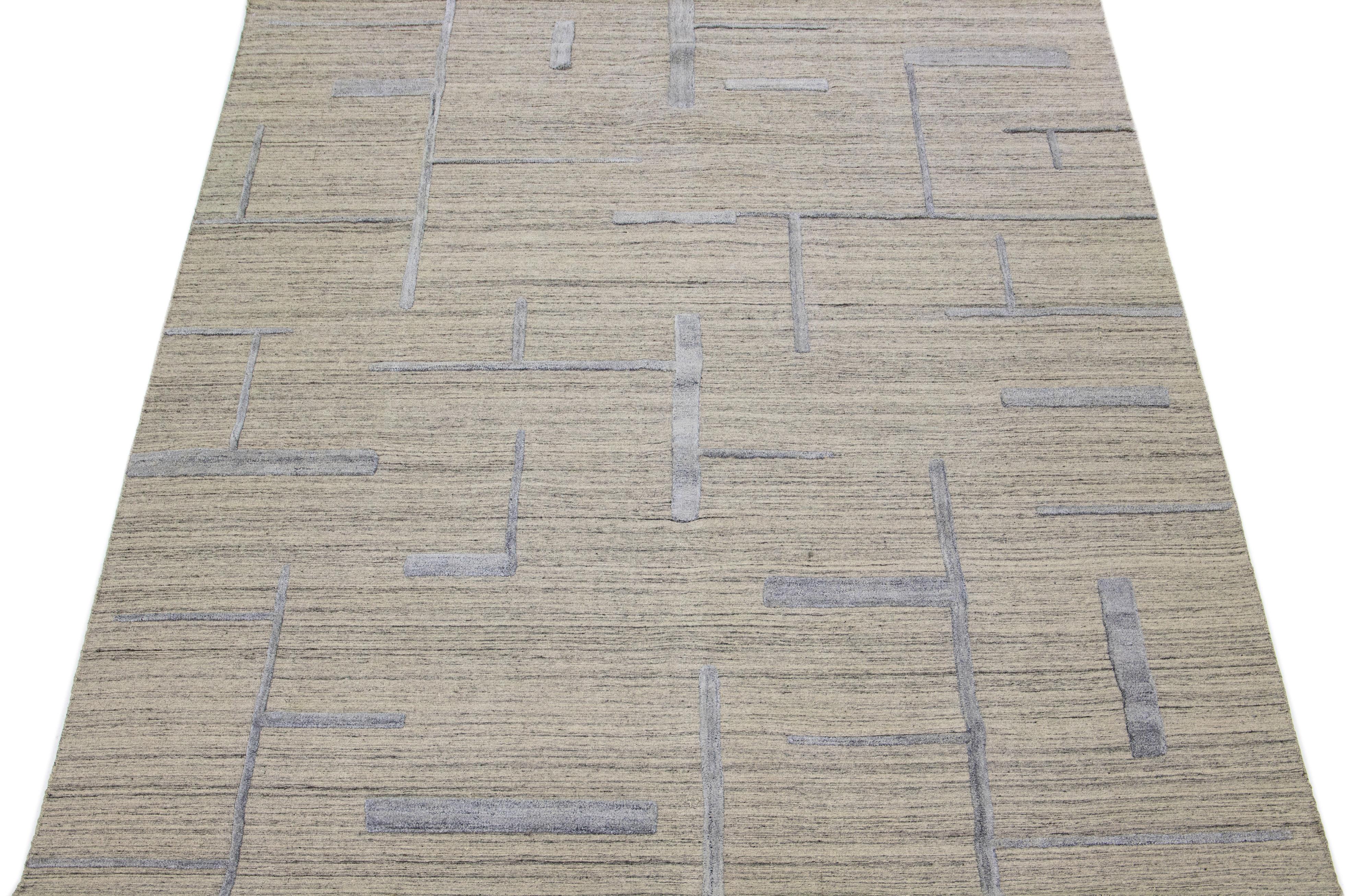Beautiful Contemporary Thom Filicia Home Collection rugs. This Indian hand-woven rug is made of wool & viscose and has a beige color field with gray accents all over the design. 
Thom Filicia´s eye for exquisite detailing and beautiful texture