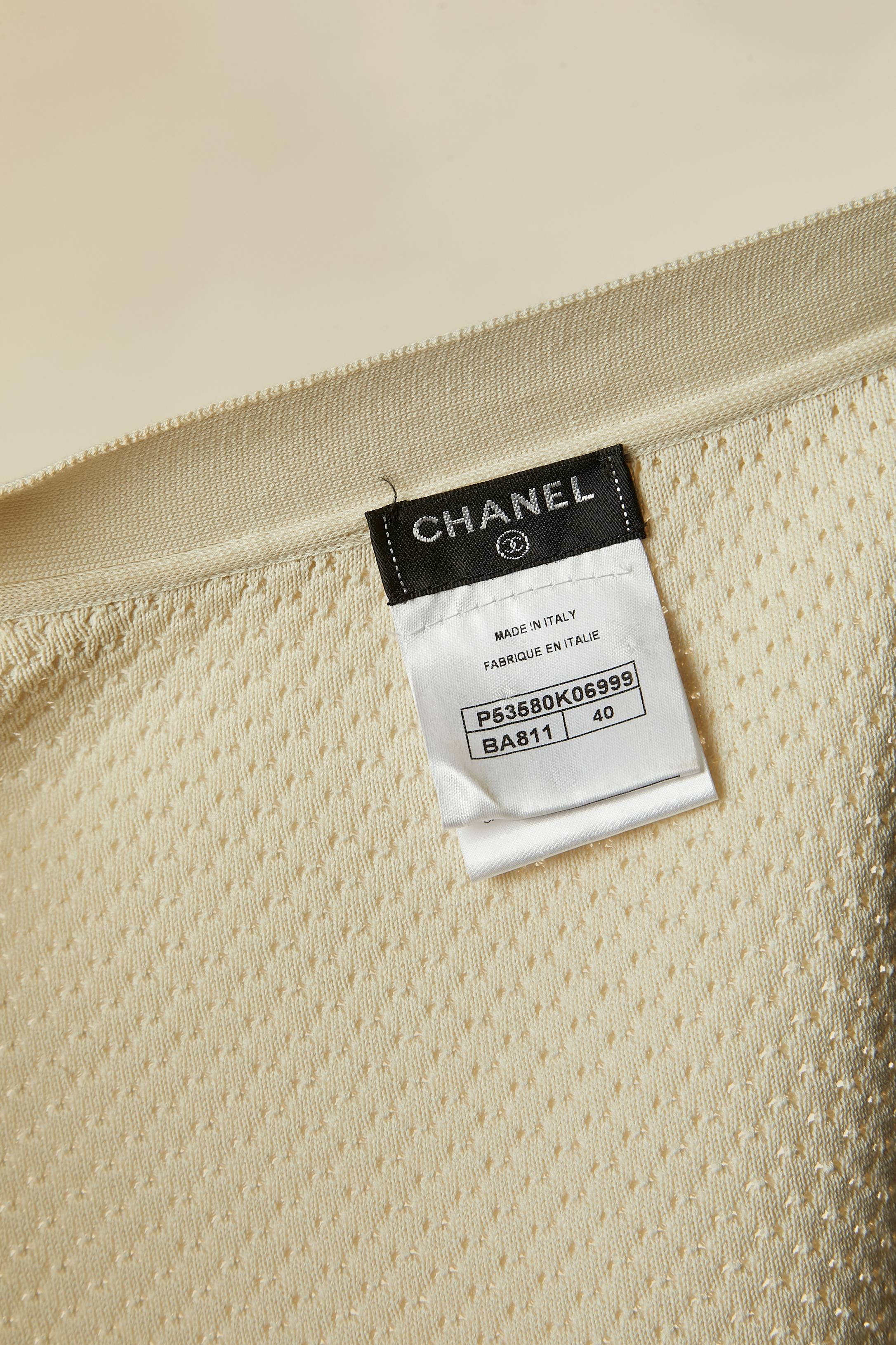 Chaqueta de punto de algodón beige con botón y bolsillo de marca CHANEL en venta 4