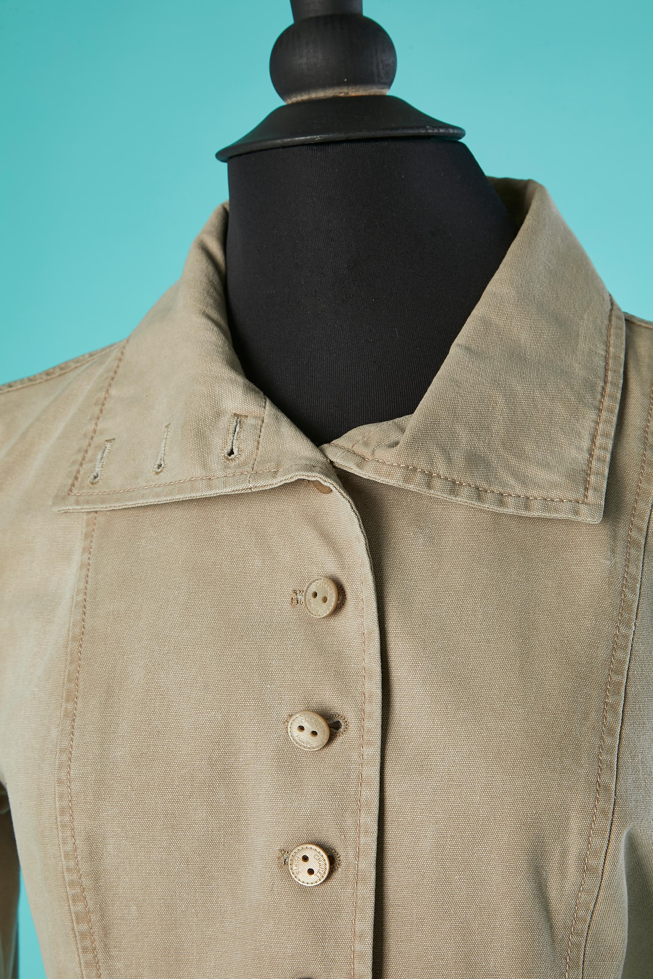 Beige cotton jacket with branded buttons in the middle front and cuffs.
Fabric composition: 96% cotton, 4% stretch.
 Same fabric lining inside the shoulders and piping.
SIZE 38 / M 