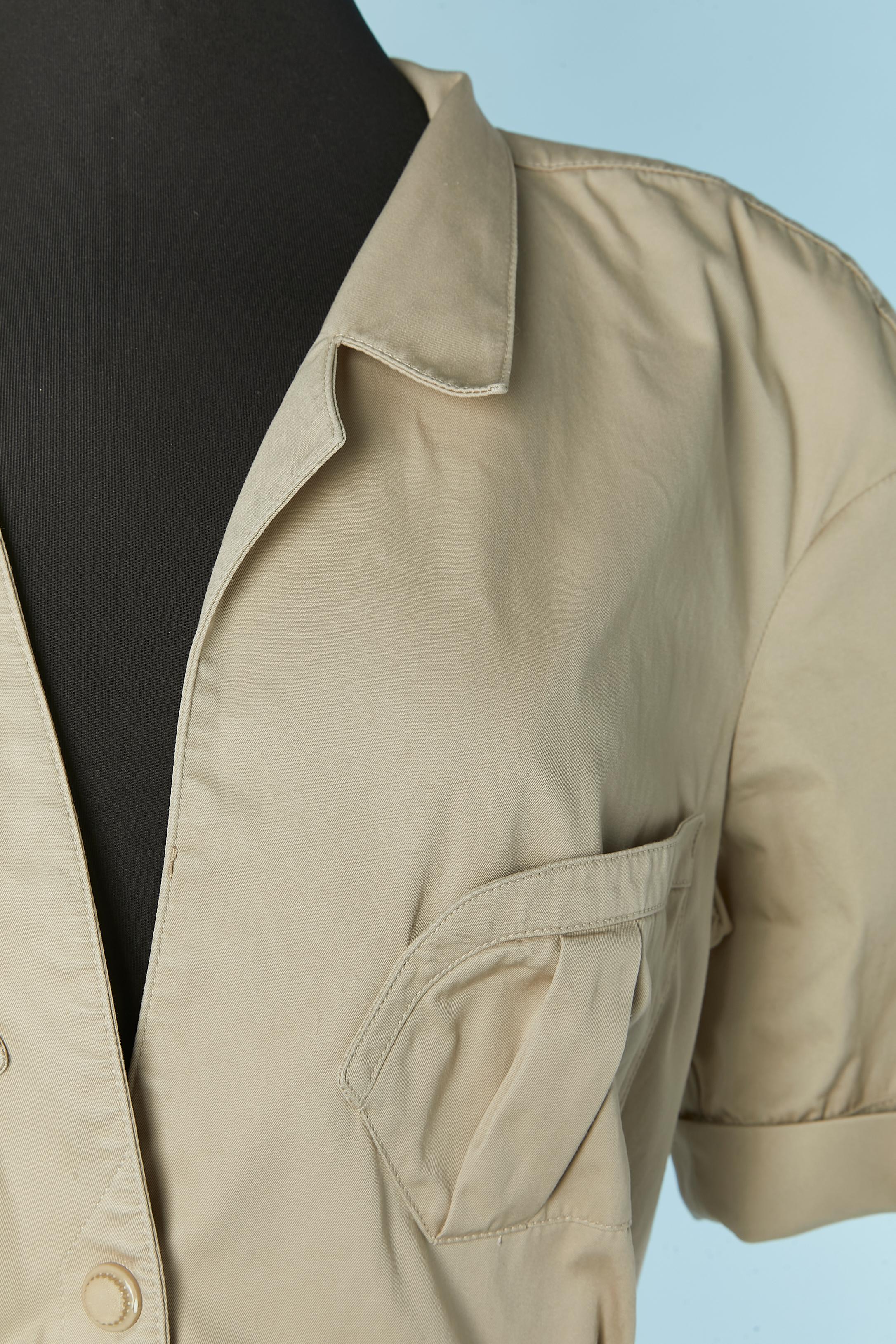 Beige cotton short-jumpsuit . Pocket on both side. Snap closure on the middle front. Shoulder pad. 
SIZE 46 / L 
