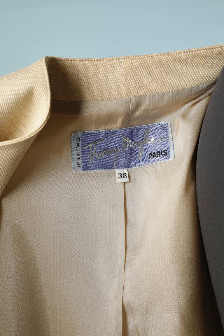 Beigefarbener Baumwollrock-Anzug mitothed-Kragen von Thierry Mugler  im Angebot 2