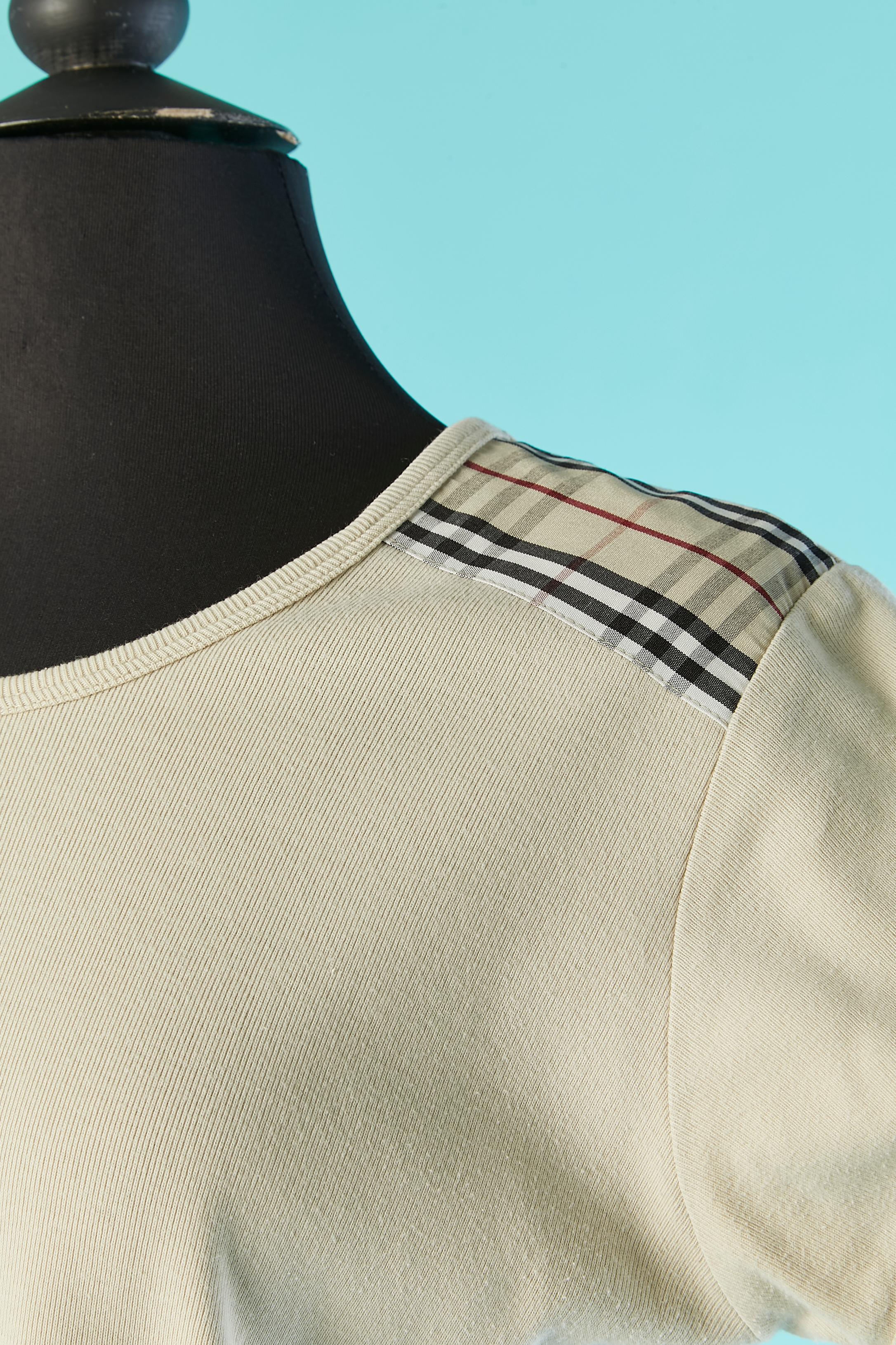 Beige cotton tee-shirt with Tartan details on shoulder. 
SIZE on tag : XL but fit more likely M 