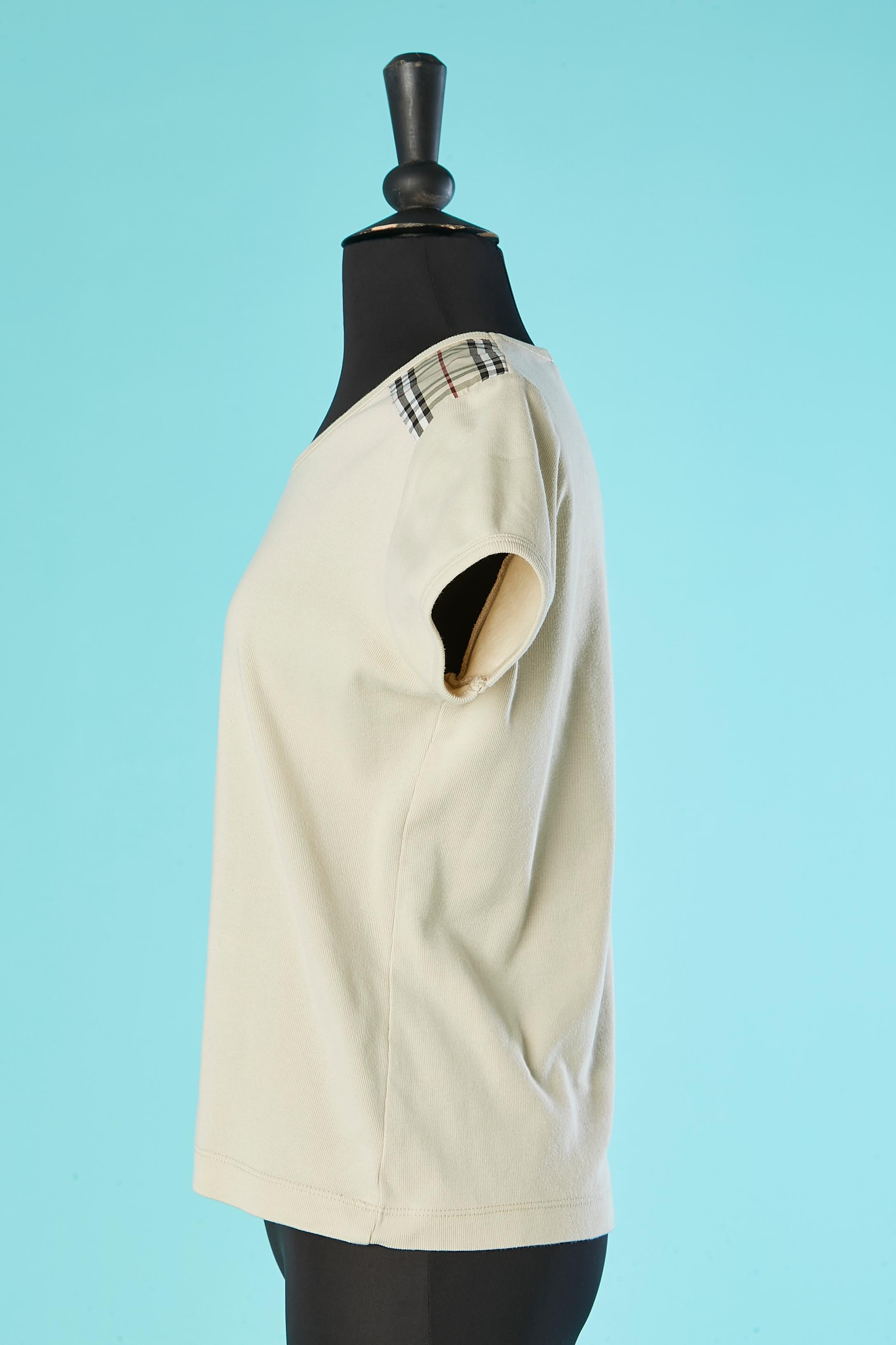 Beige cotton tee-shirt with Tartan details on shoulder BURBERRY London In Excellent Condition For Sale In Saint-Ouen-Sur-Seine, FR