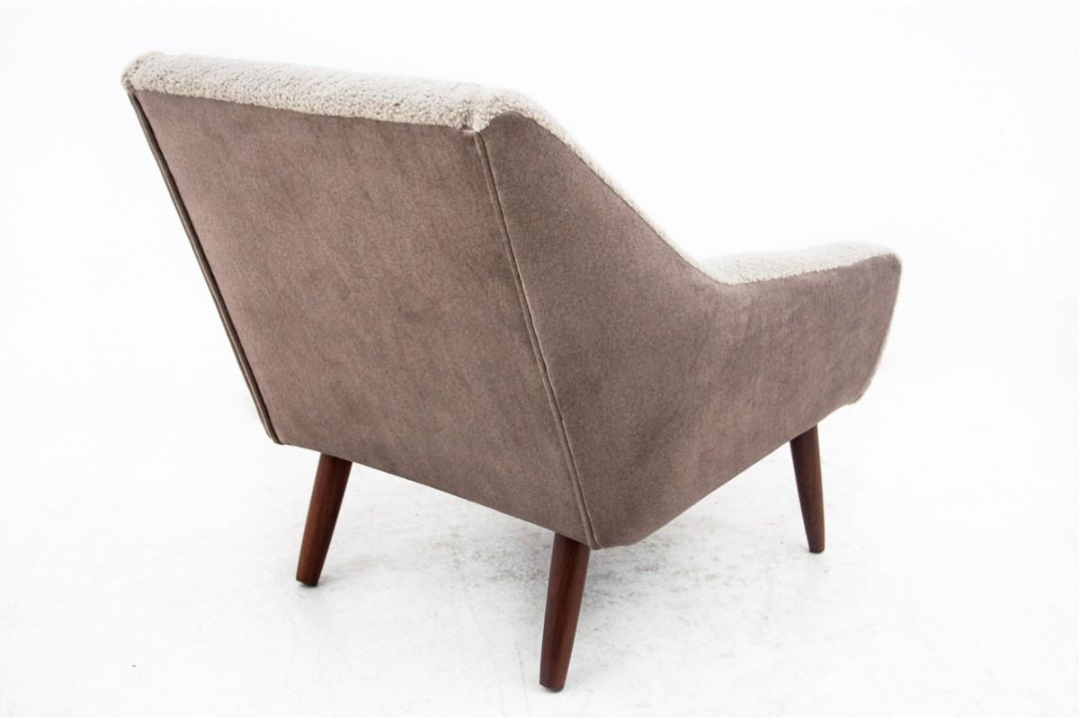 Beige Cozy Bouclé Armchair, Danish Design, 1960s For Sale 5