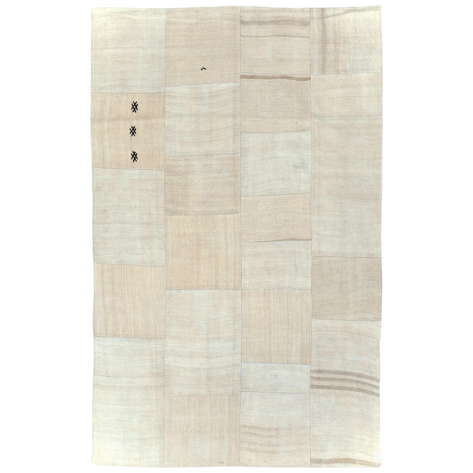 Beige Cream Black Contemporary Handmade Turkish Flatweave Kilim Accent Carpet For Sale