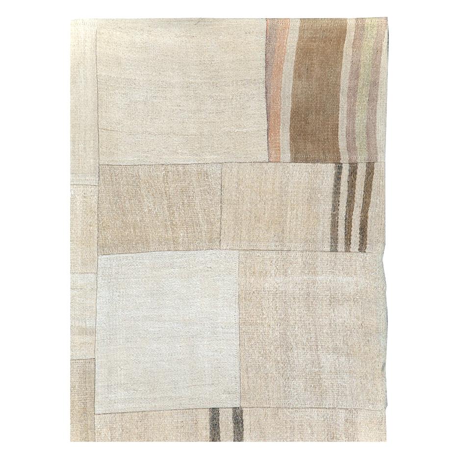 Hand-Woven Beige Cream Brown Contemporary Handmade Turkish Flatweave Kilim Accent Carpet For Sale