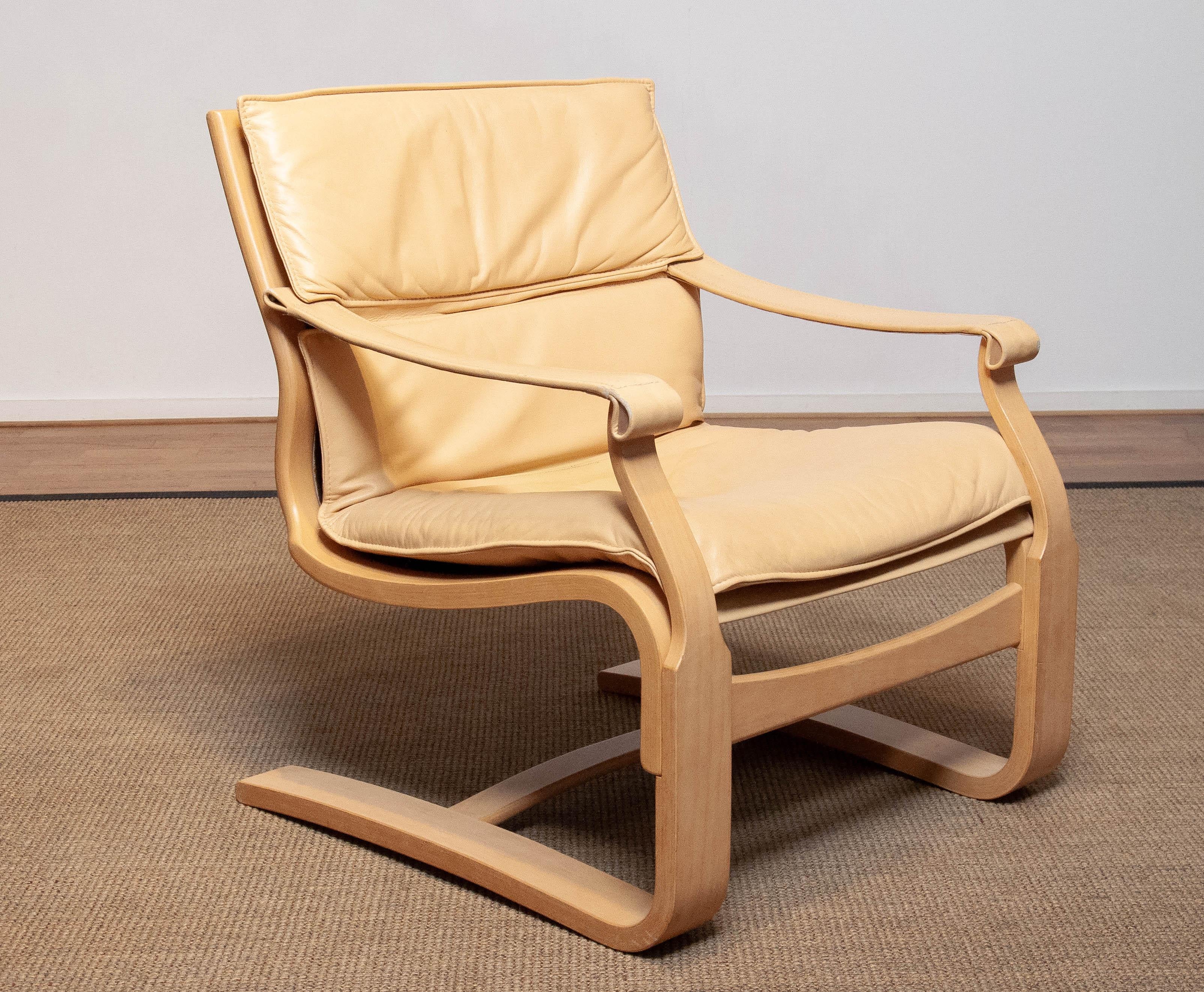 Scandinavian Modern Beige / Creme Leather Lounge Easy Chair by Ake Fribytter for Nelo Sweden 1970s For Sale
