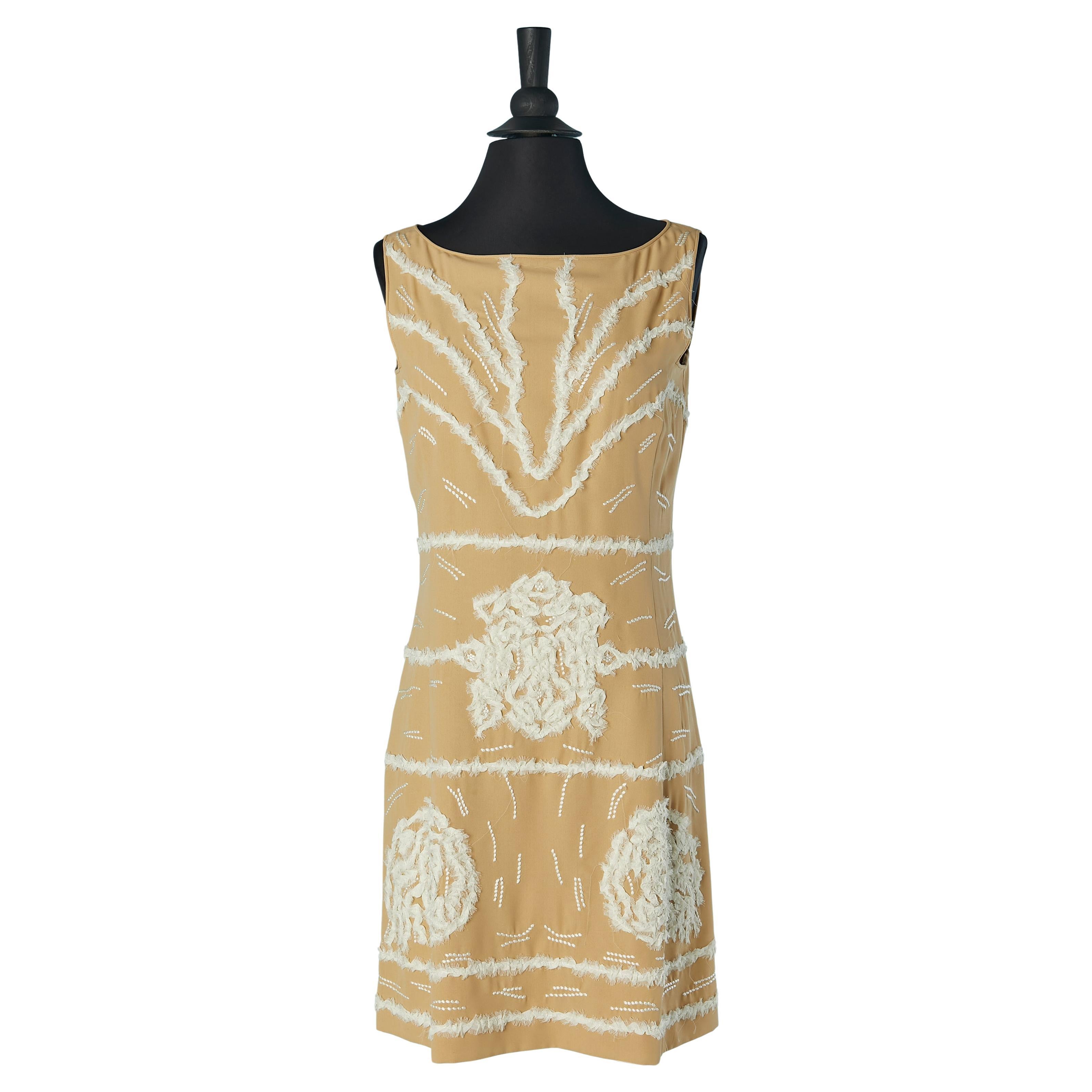 Beigefarbenes ärmelloses Crêpe-Cocktailkleid mit  Stickereien LECOHANET HEMANT