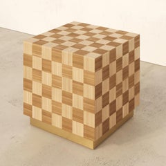 Table d'appoint beige en forme de cube par Ruda Studio