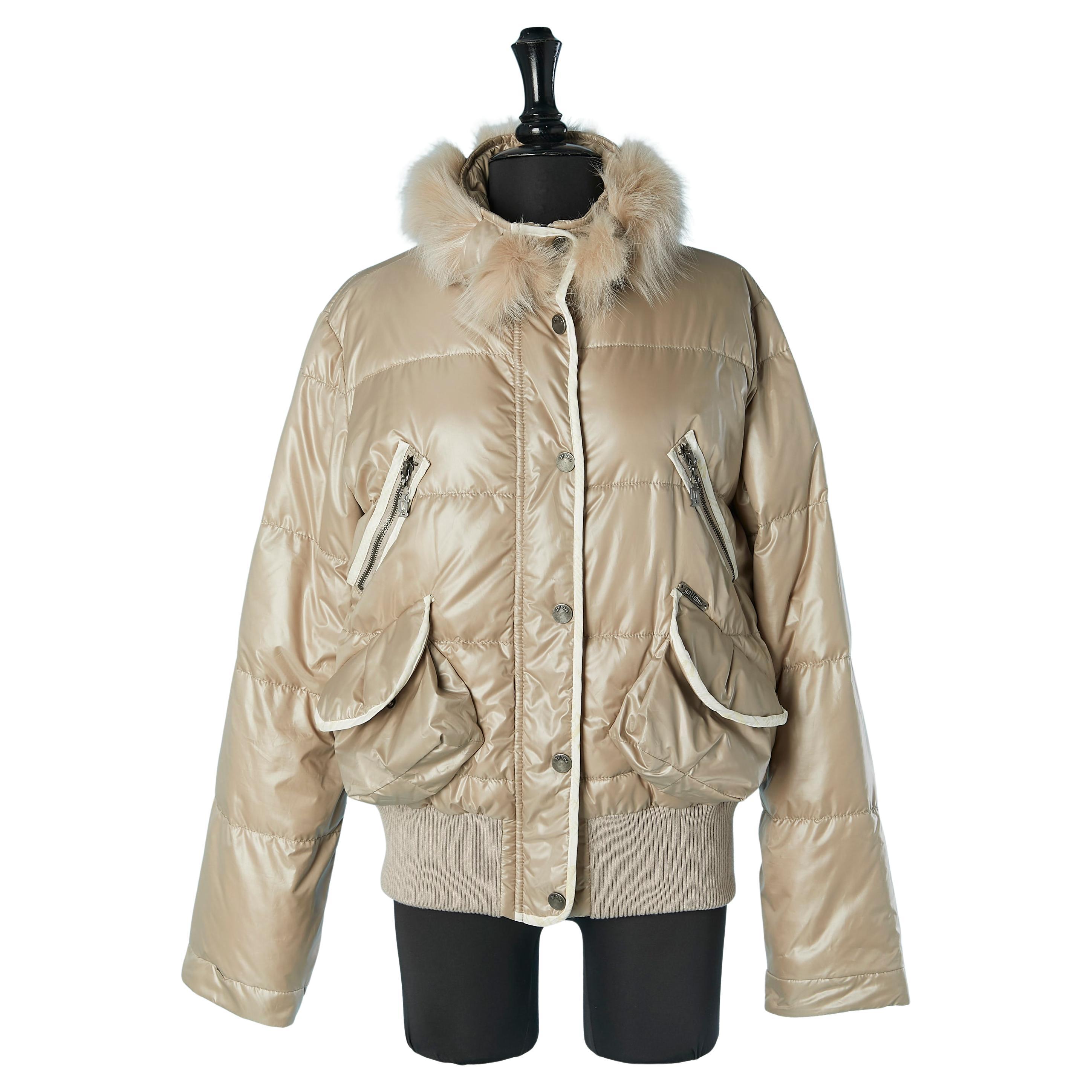 Doudoune beige avec col en fourrure et "visage de pirate" dans le dos GALLIANO