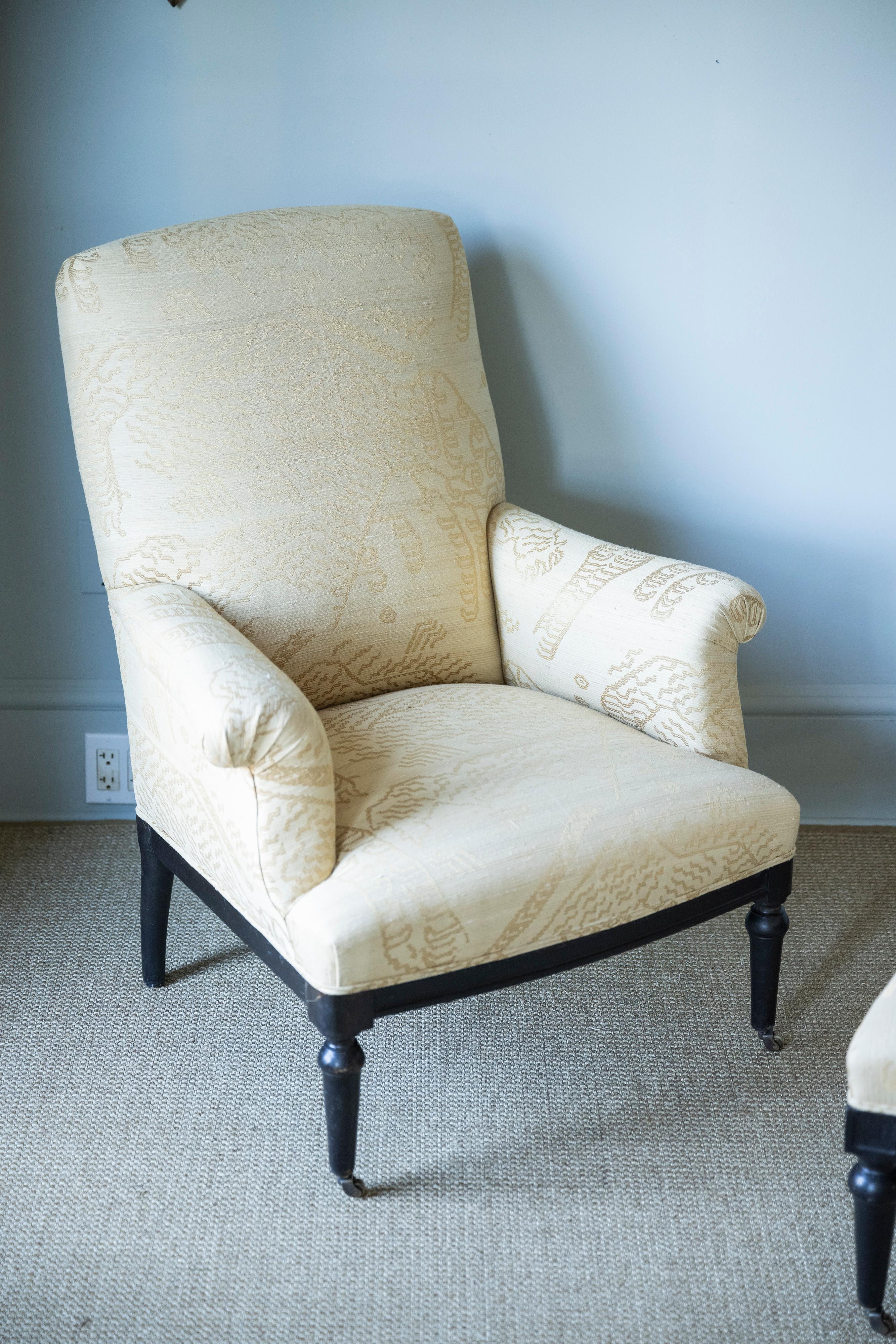 Reupholstered in Dedar silk

Chair: 32