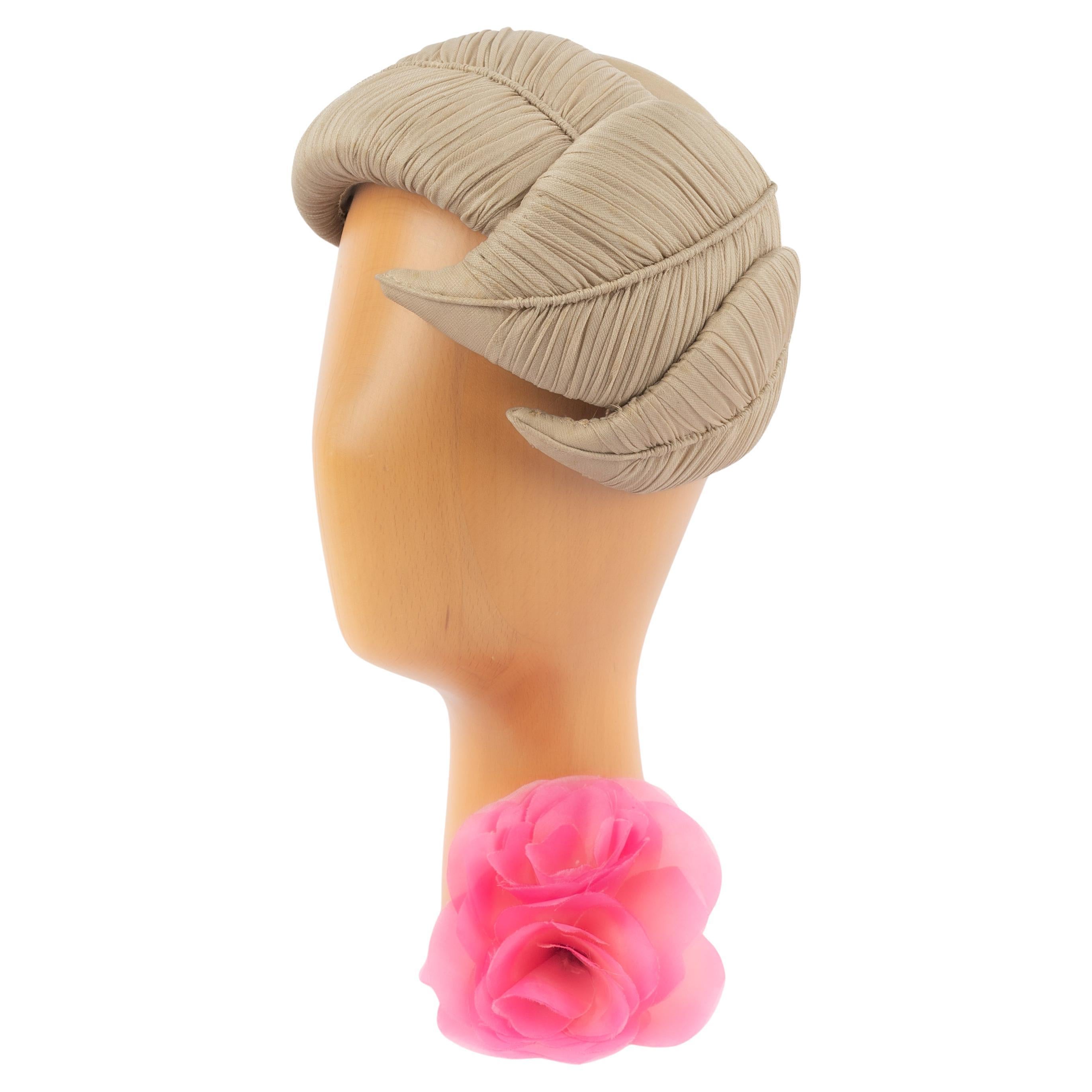 Beige fascinator hat 1960s For Sale