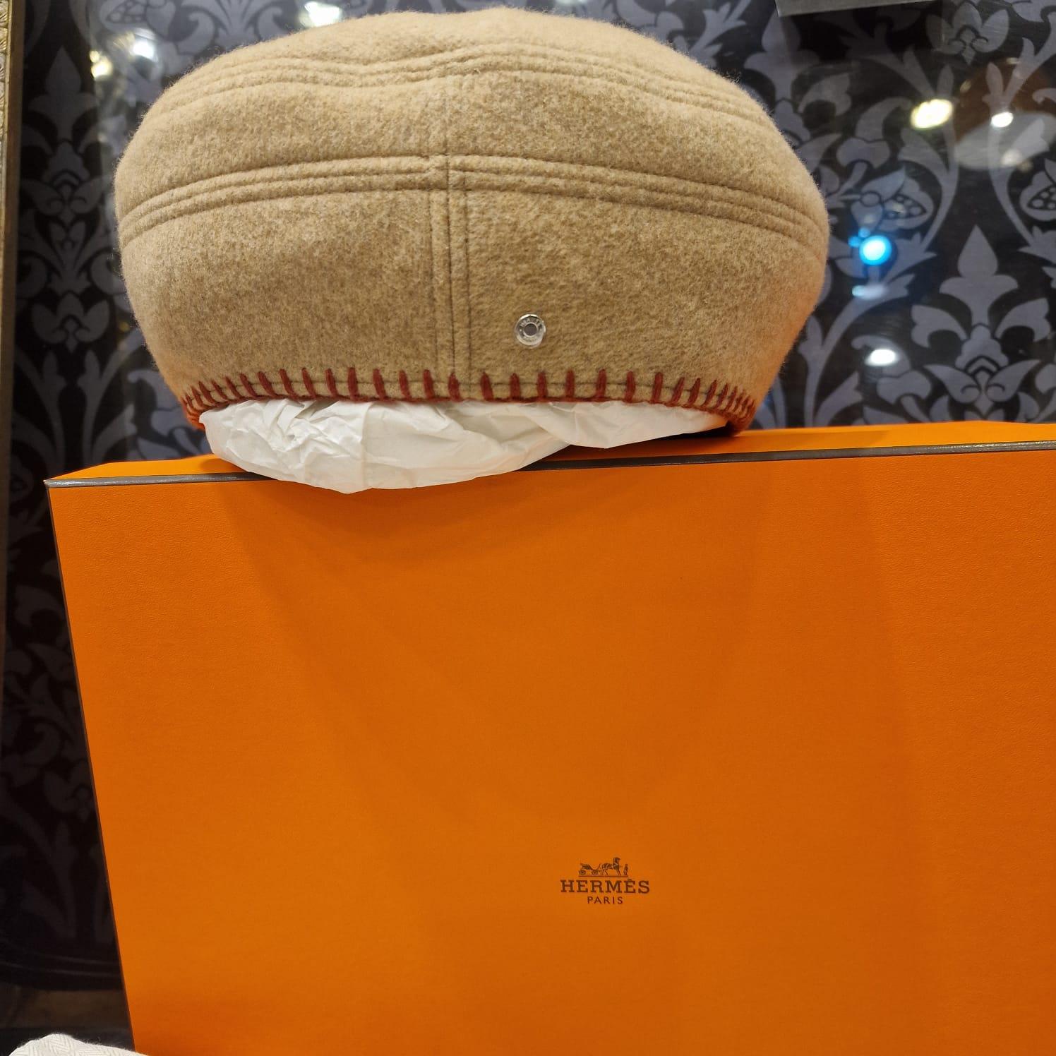 Berretto beige in feltro e lana di Hermès France, borsa tote in vendita 9