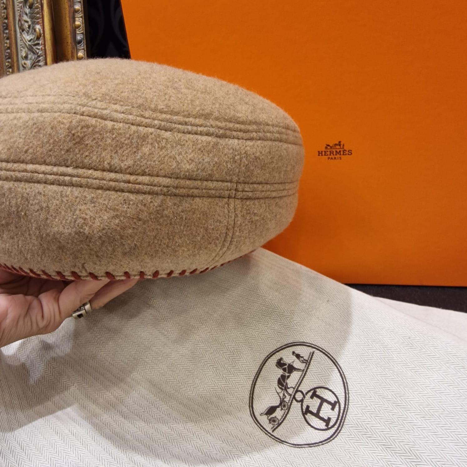 Berretto beige in feltro e lana di Hermès France, borsa tote in vendita 10