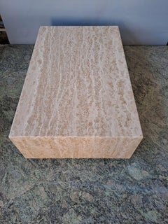 Table basse en marbre beige