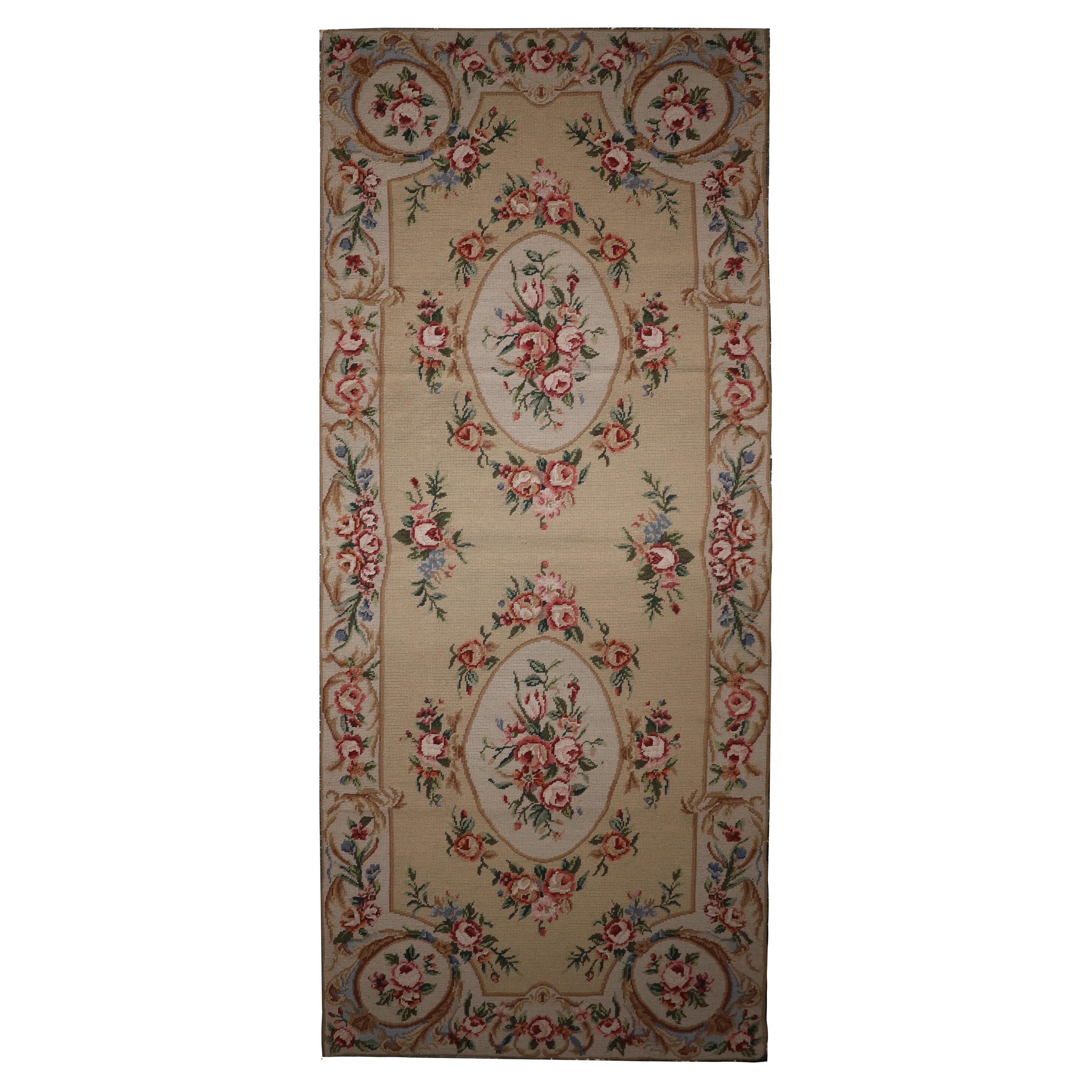 Tapis traditionnel en laine beige à motifs floraux à l'aiguille Tapis de couloir Aubusson