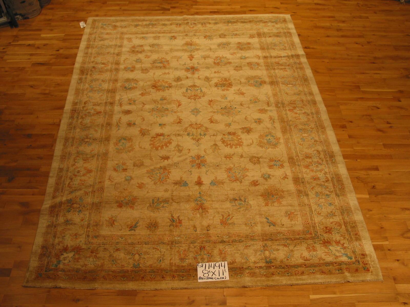 Hand-Knotted Beige Floral Traditional Style Rug For Sale