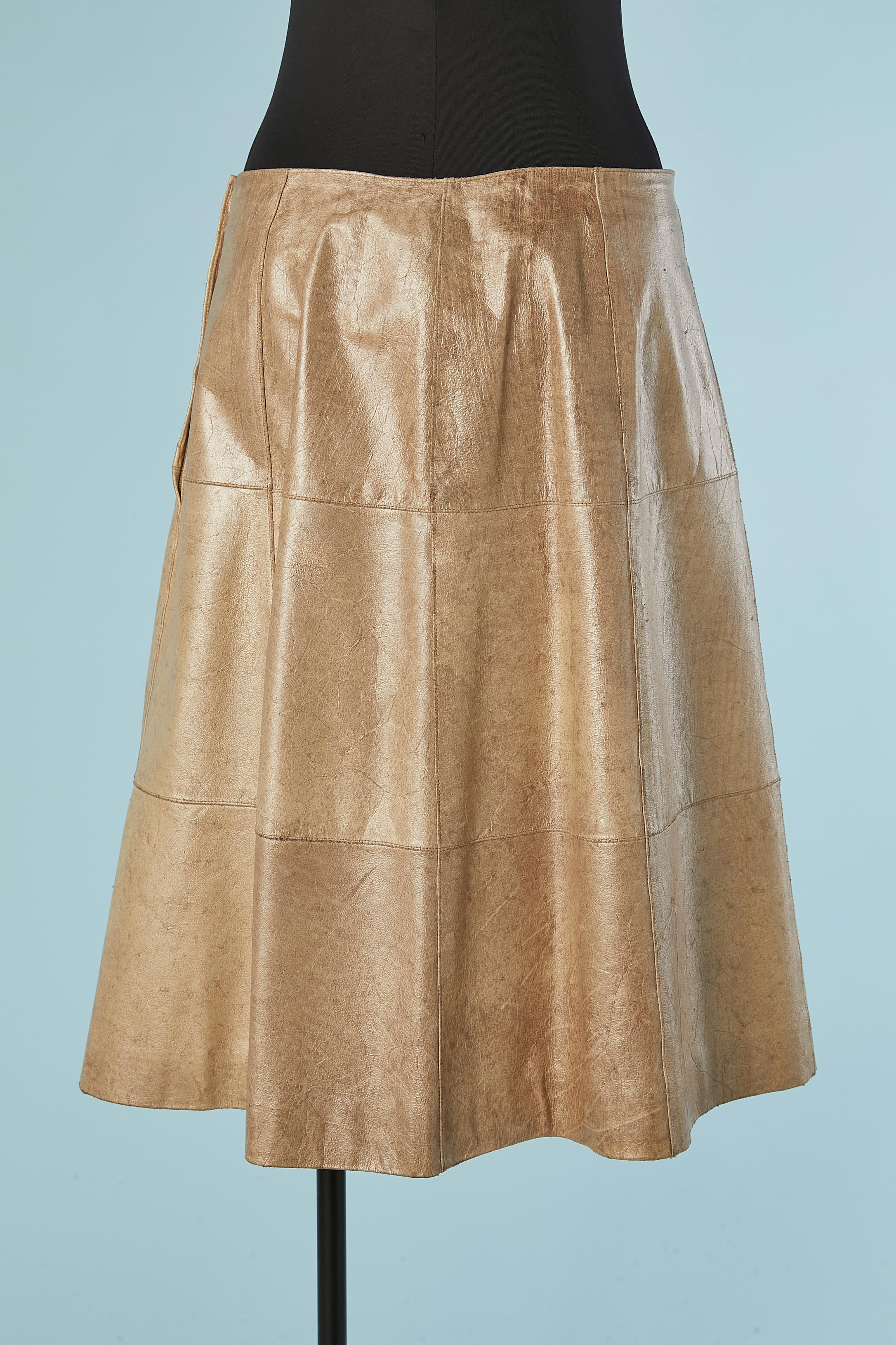 Donna Gonna in pelle di vitello beige oro Chanel in vendita