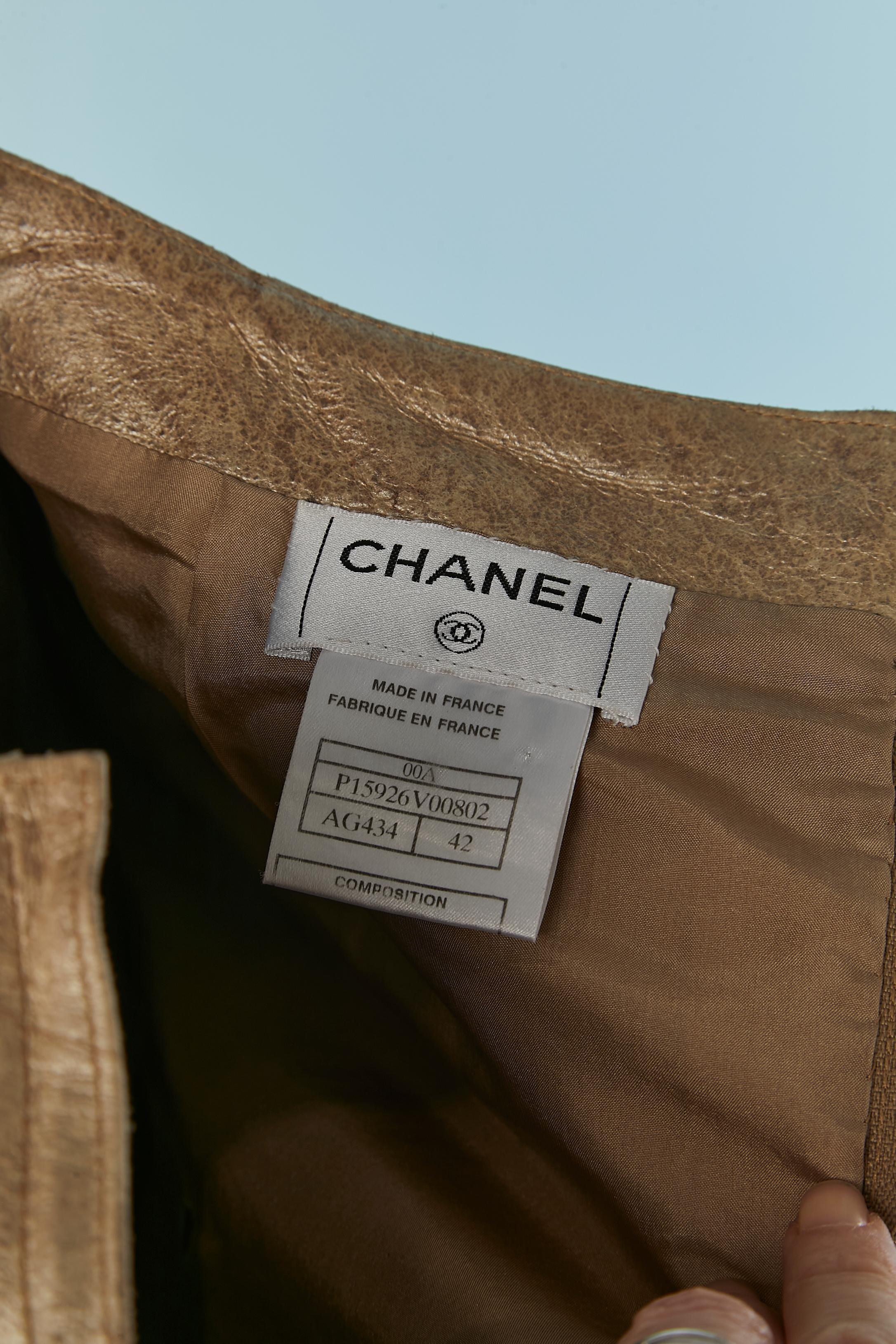 Gonna in pelle di vitello beige oro Chanel in vendita 1