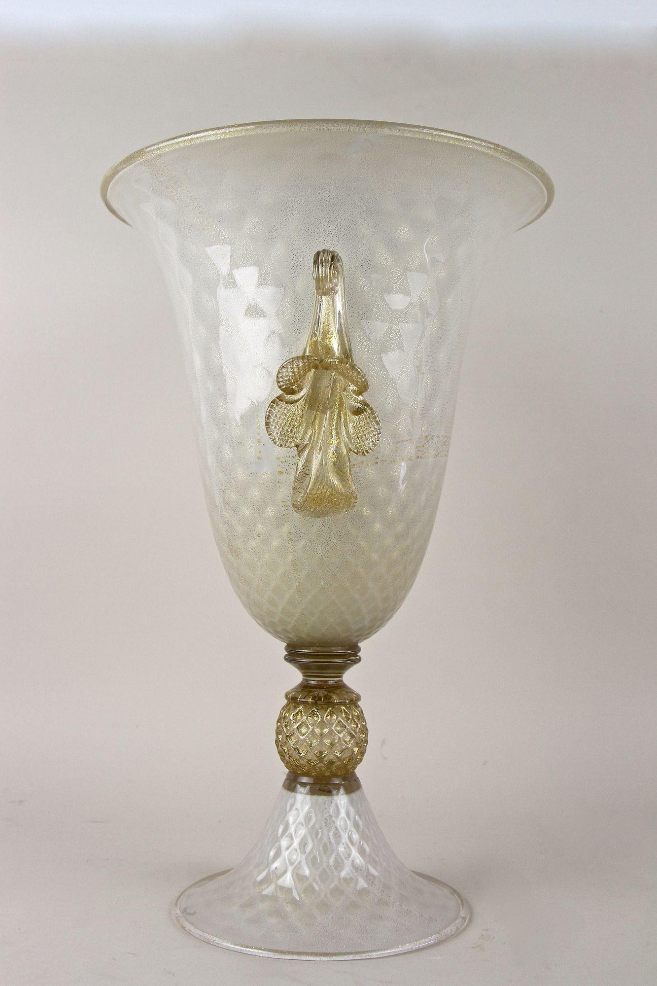 Beige/ Golden Murano Glass Urn Vase With 24 K Gold Flakes by GABBIANI, Italy For Sale 4