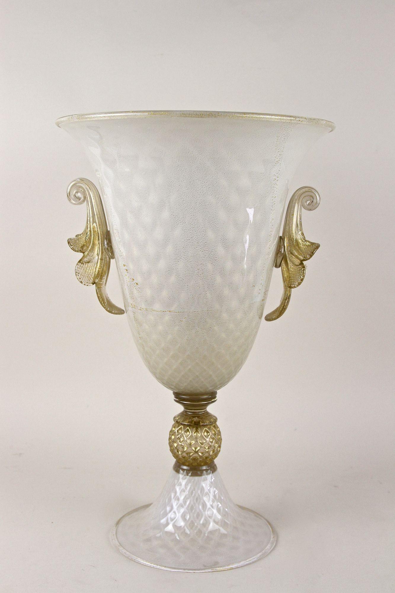 Beige/ Golden Murano Glass Urn Vase With 24 K Gold Flakes by GABBIANI, Italy For Sale 2