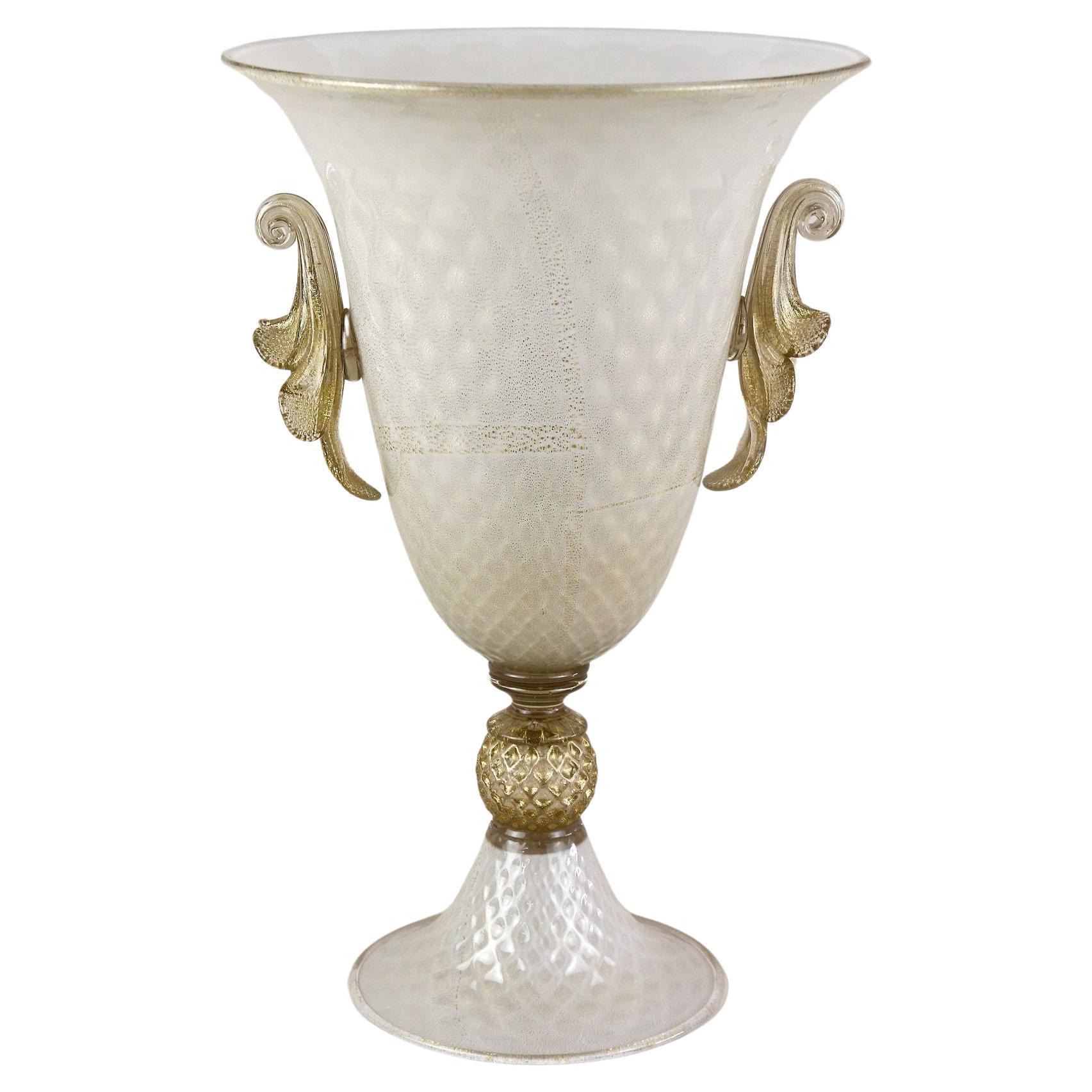 Urnenvase aus beigem/ goldenem Murano-Glas mit 24 K Goldflocken von GABBIANI, Italien