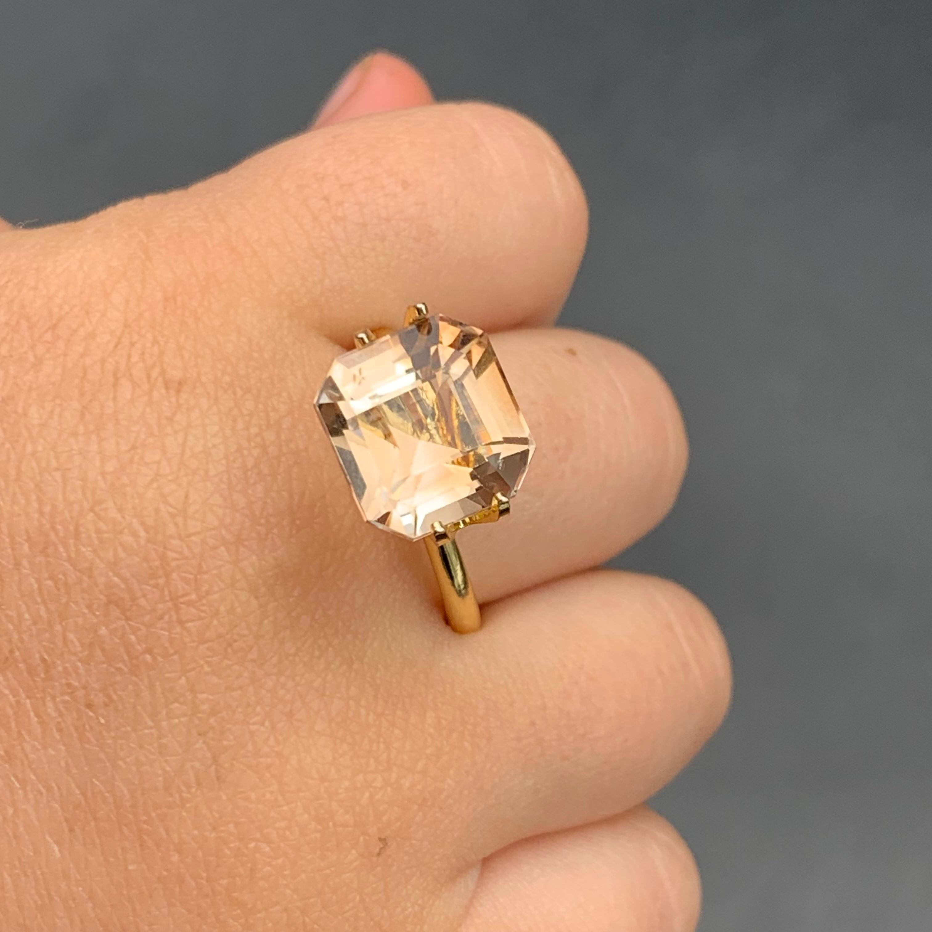 Anello di topazio naturale dorato beige allentato 6,65 carati taglio ottagono per gioielli in vendita 2
