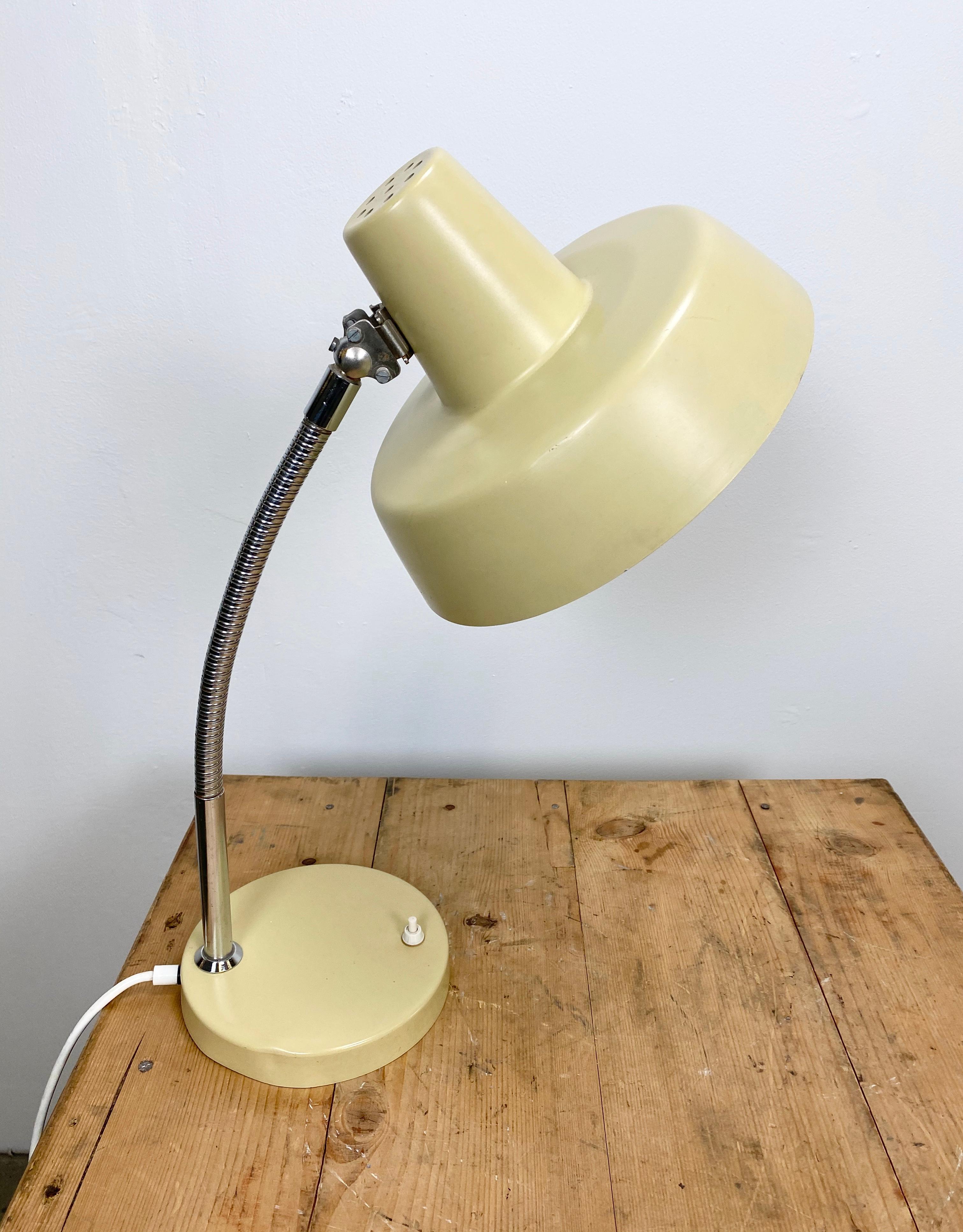 Industrial Beige Gooseneck Table Lamp, 1960s For Sale