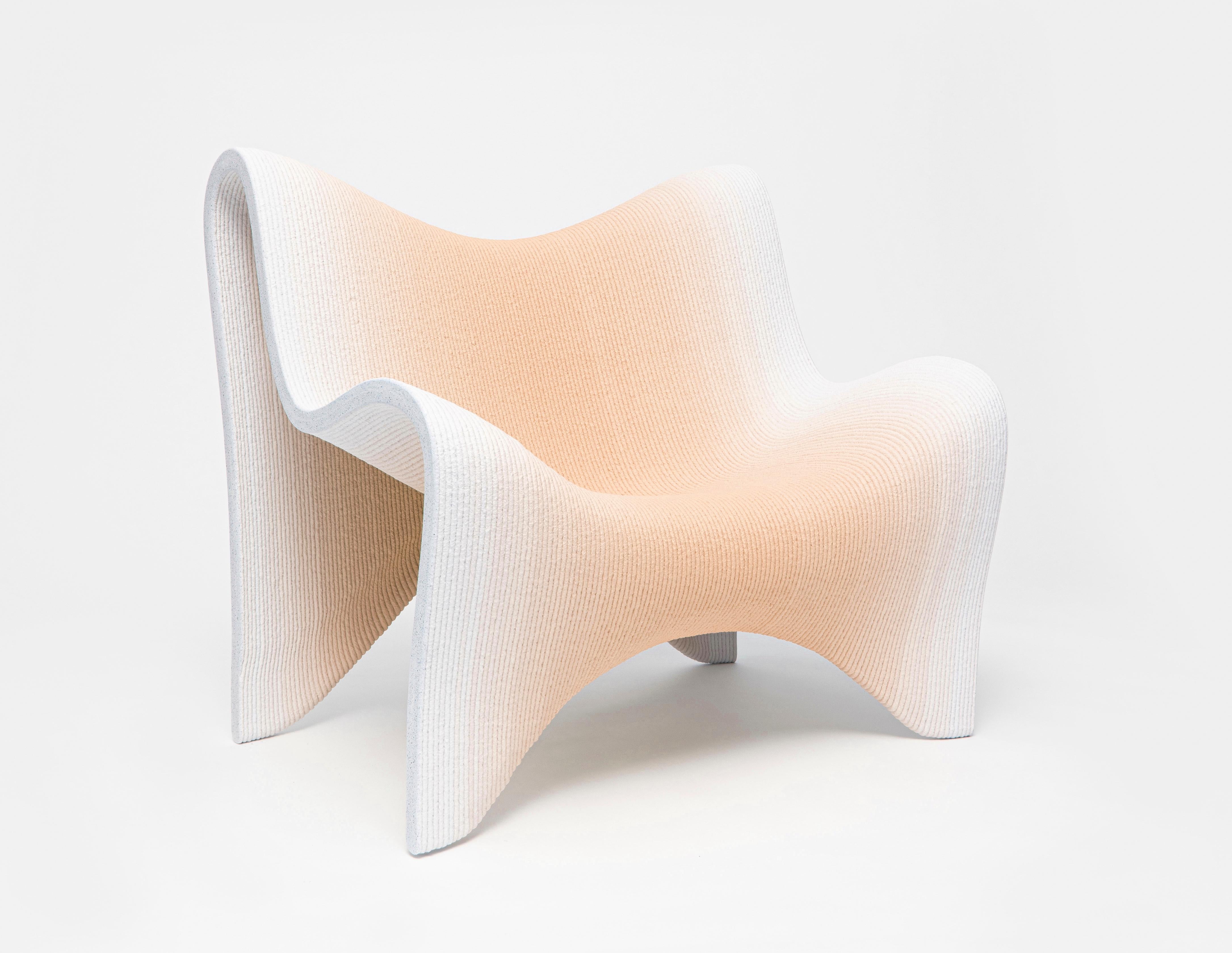 Poltrona Beige Gradient di Philipp Aduatz
8 + 2 A/P
Dimensioni: 108 x 95 x 102 cm
Materiali: Calcestruzzo stampato in 3D e tinto, rinforzato con acciaio

Disponibile in rosso, blu, verde e nero

La collezione di mobili a gradiente stampati in 3D è