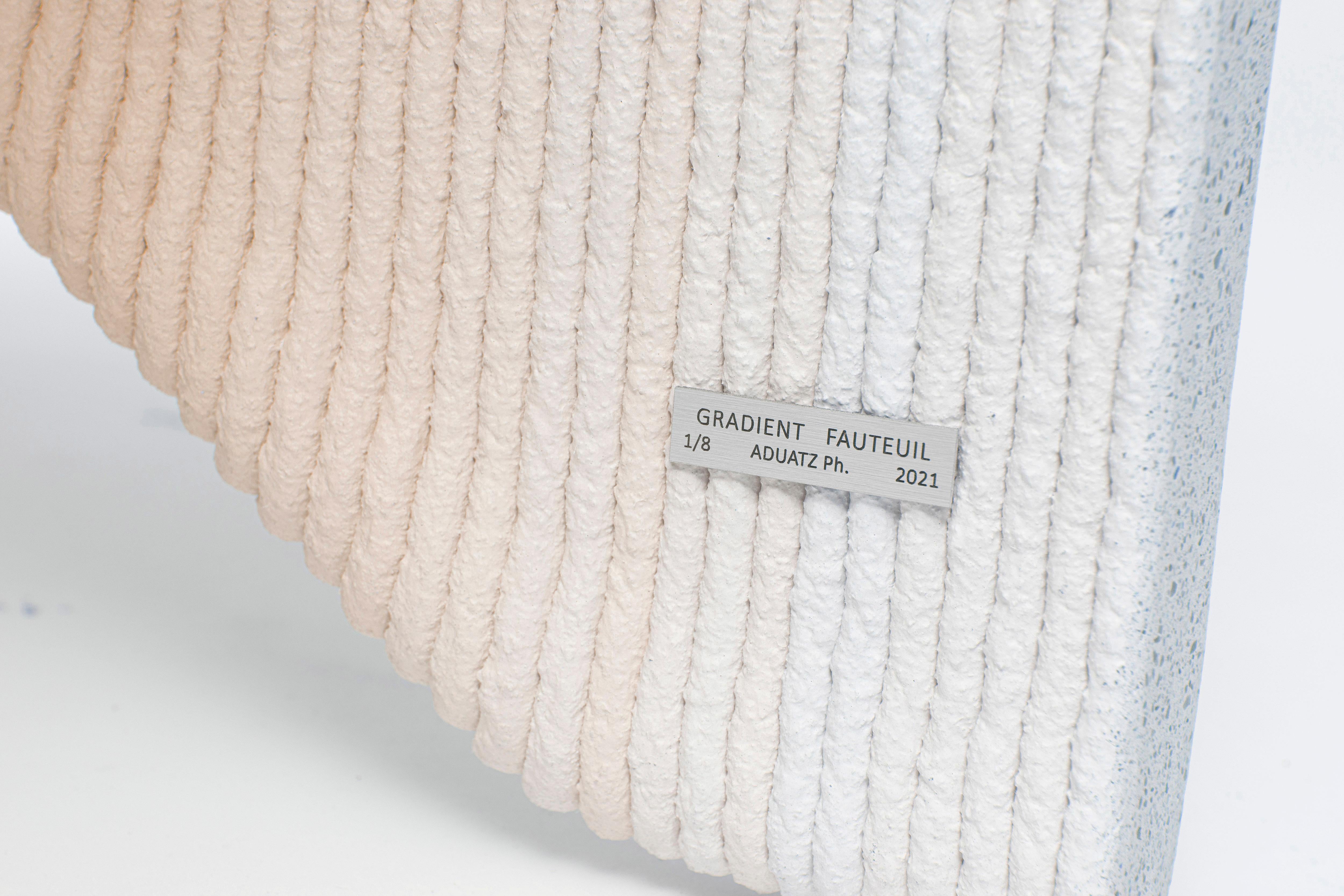 XXI secolo e contemporaneo Poltrona Beige Gradient di Philipp Aduatz in vendita
