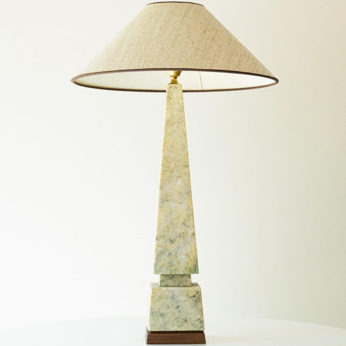 Mid-Century Modern Beige Green Gray Marble Table Lamp, Silk Beige Lampshade by R. Houben en vente