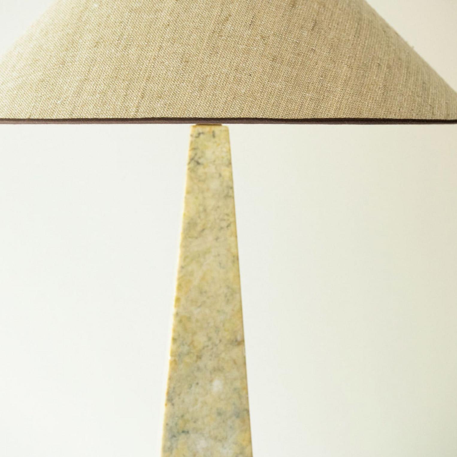 Lámpara de Sobremesa de Mármol Beige Verde Gris, Pantalla de Seda Beige de R. Houben Francés en venta