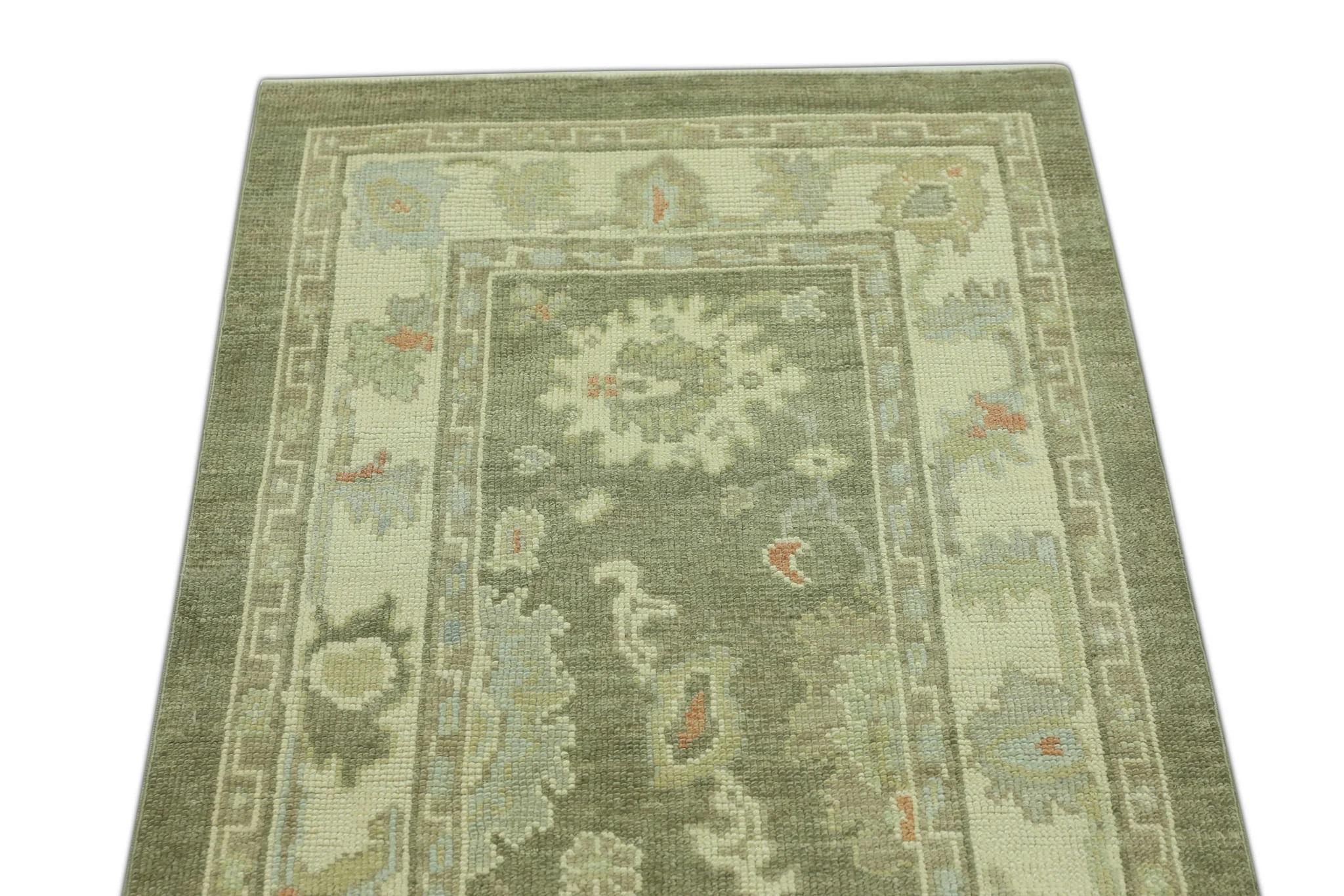 Moderno Tappeto Oushak turco in lana intrecciata a mano beige e verde 3' x 5'1
