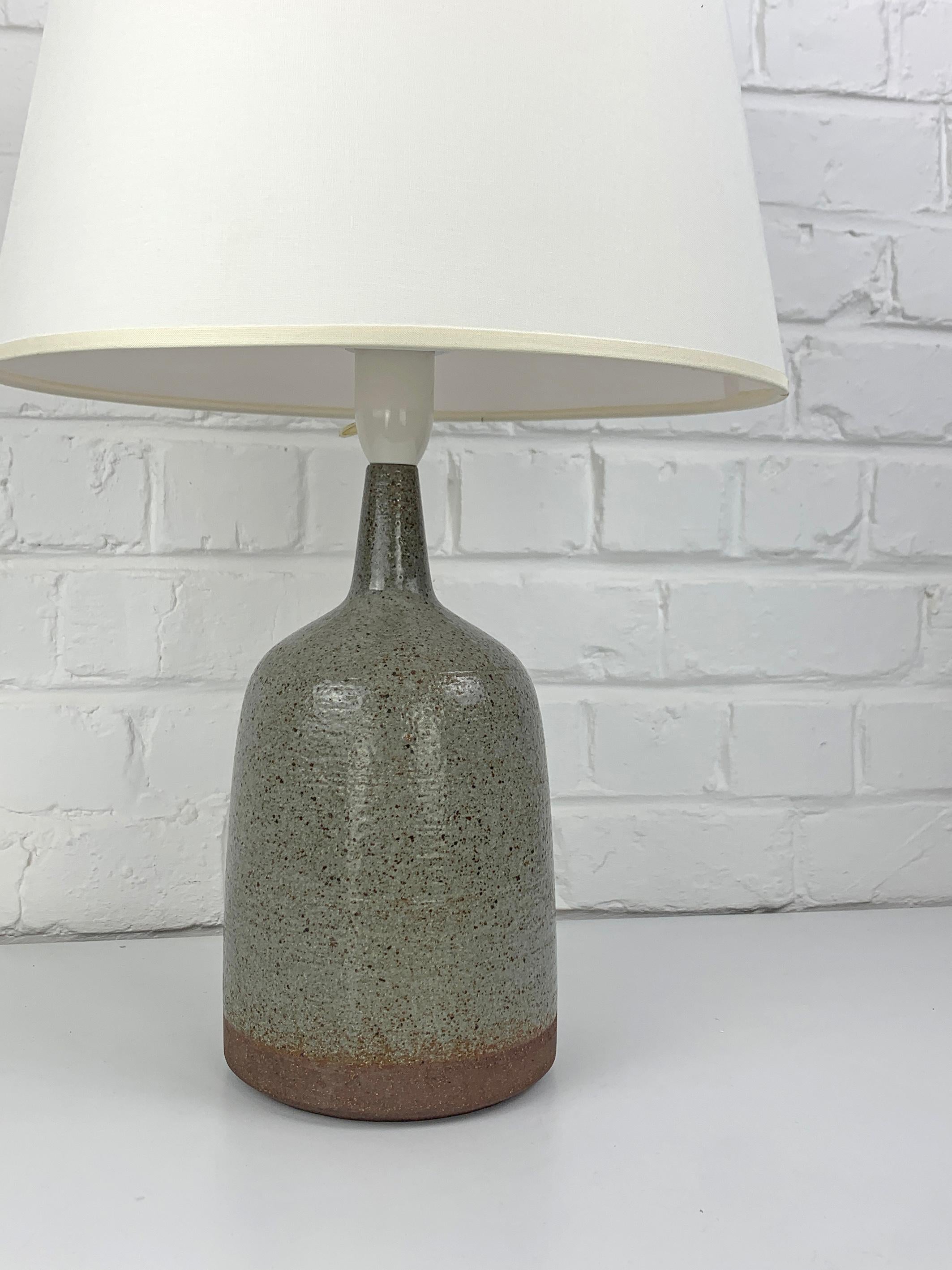 Beige-Grey Lampe de table en céramique Palshus Denmark Grès de Linnemann-Schmidt en vente 2