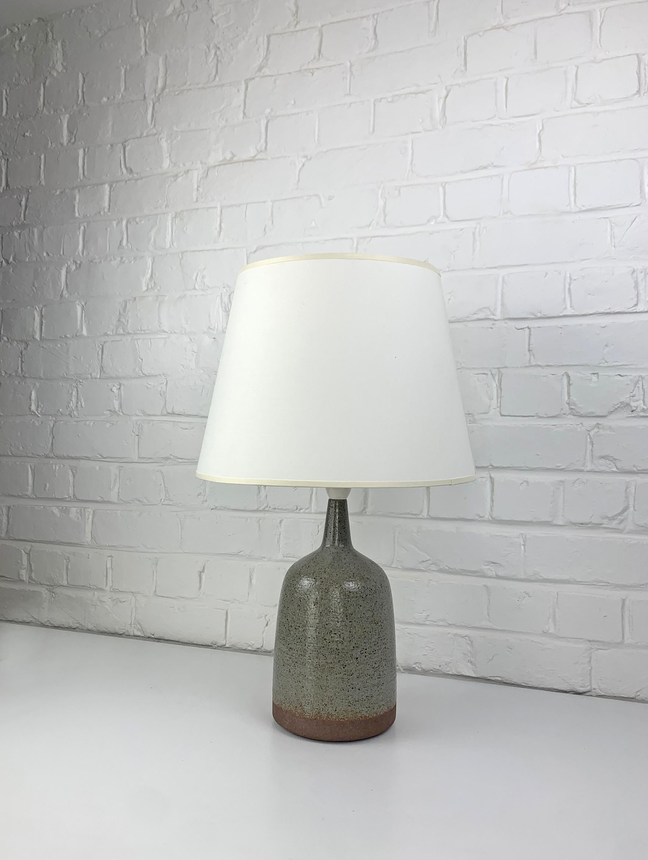 Beige-Grey Ceramic table lamp Palshus Denmark Linnemann-Schmidt stoneware For Sale 2