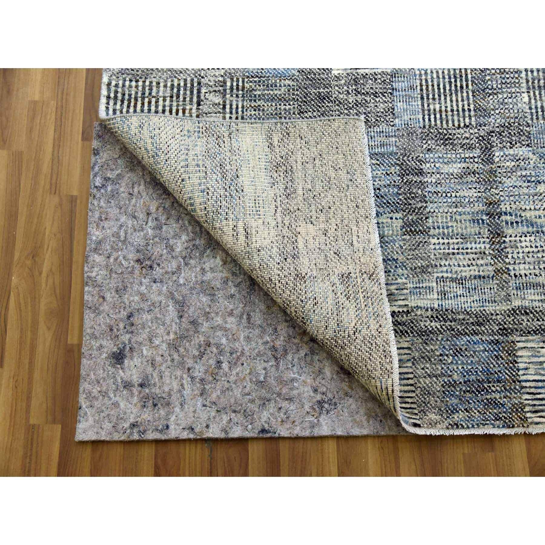 Beige handgeknüpftes geometrisches geöffnetes kariertes Design 100% Wolle Orientteppich (Indisch) im Angebot