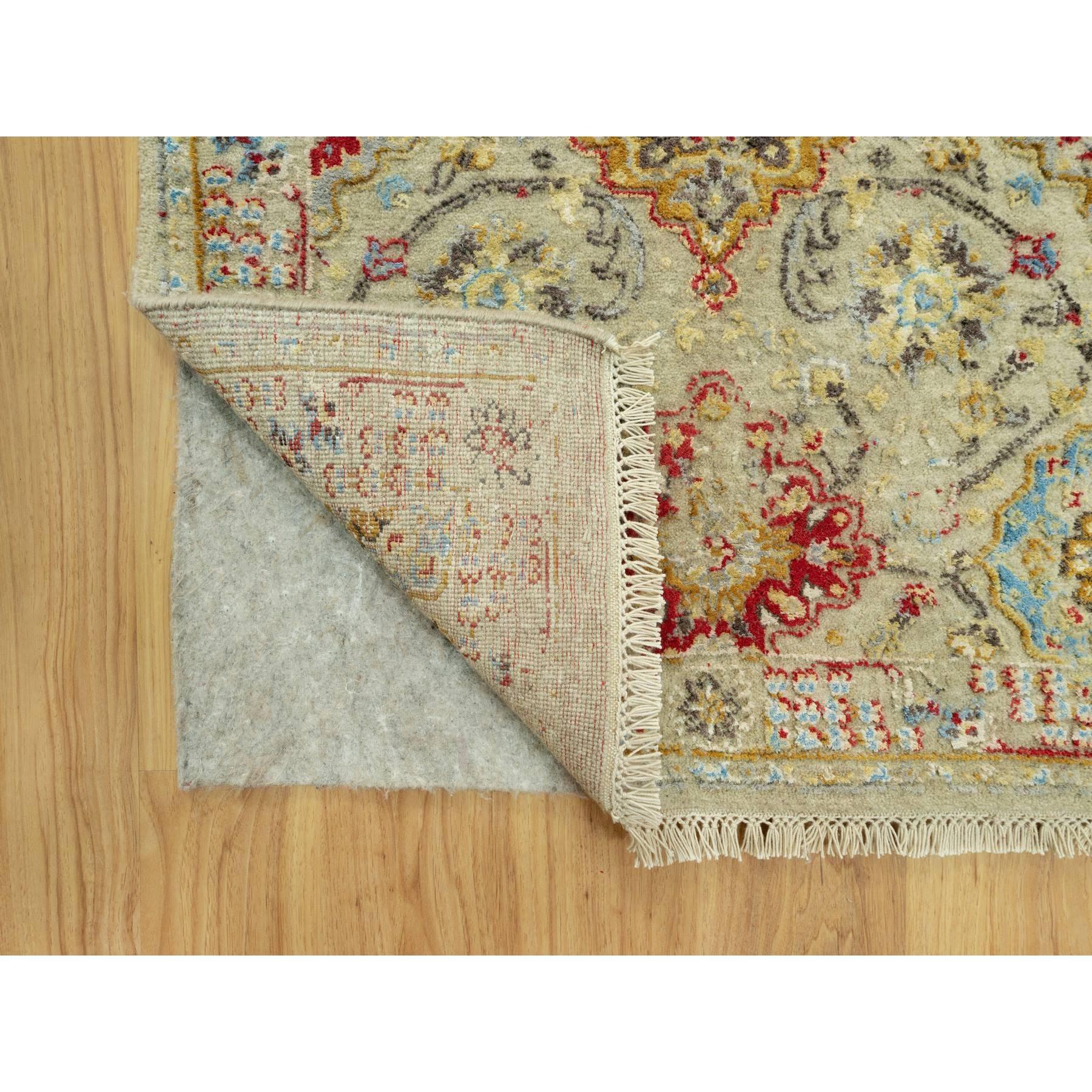 Handgeknüpfter, weicher, glänzender Wollteppich The Sunset Rosettes in Beige 2'9