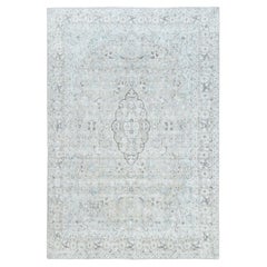 Tapis Kerman persan ancien court en laine nouée à la main beige à l'aspect fin et vieilli