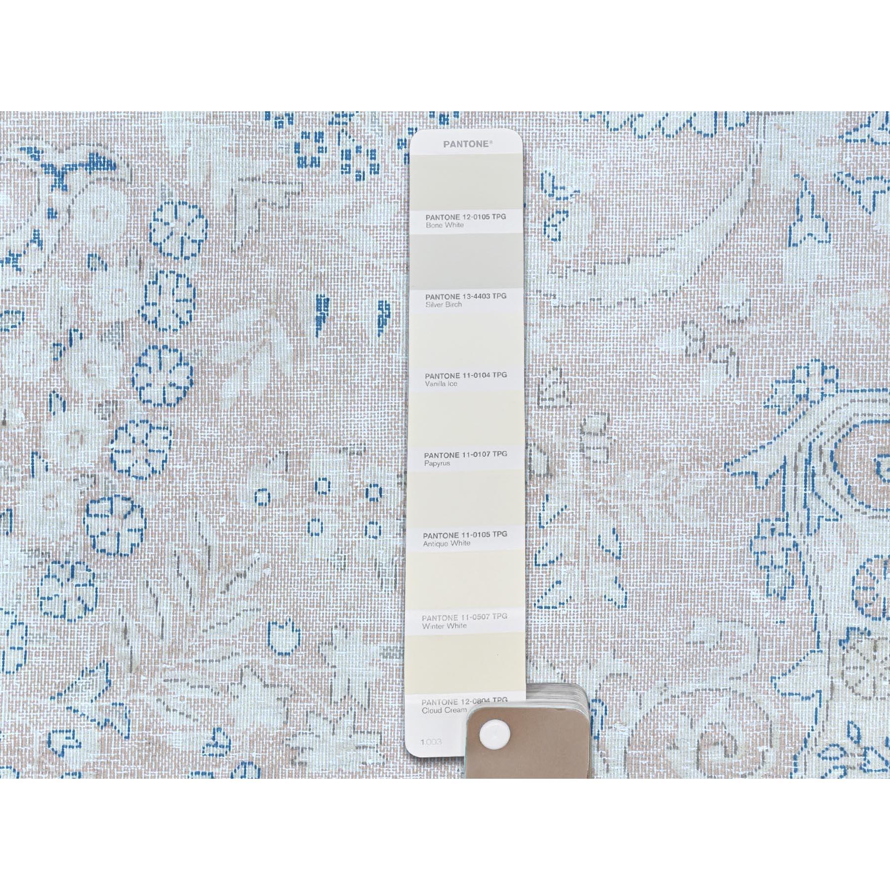 Lana Tappeto persiano vintage Kerman beige annodato a mano in lana usurata, sottile e affilato in vendita