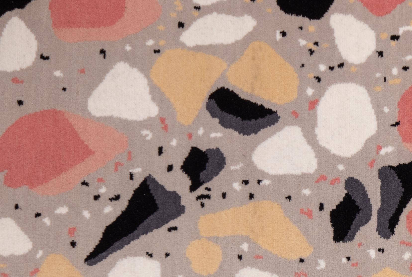 Beigefarbener handgefertigter Teppich aus nepalesischer Wolle, entworfen in Brooklyn (Moderne) im Angebot