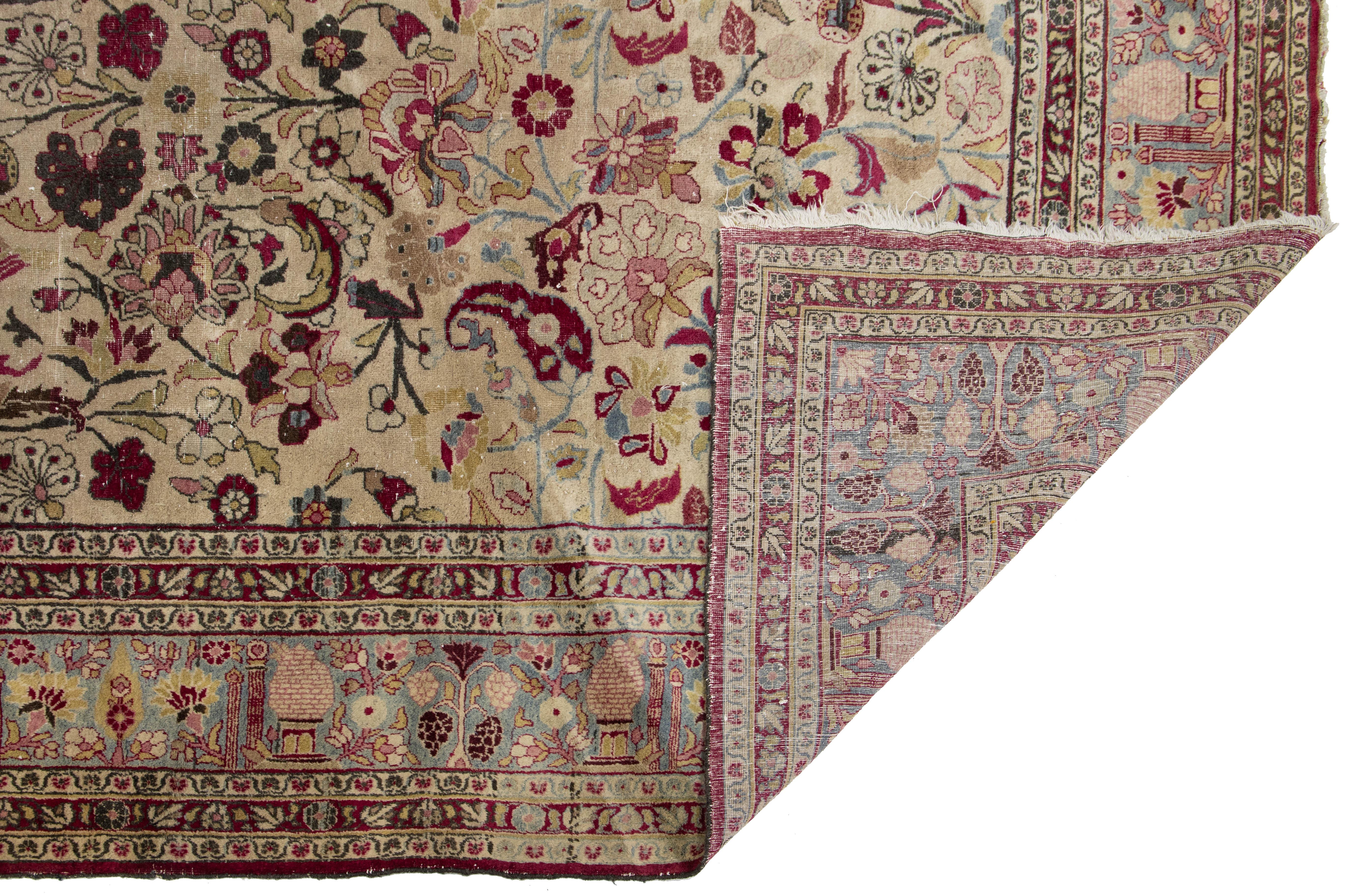 Handgefertigter antiker persischer Mashad-Wollteppich in Beige mit Blumenmuster (Islamisch) im Angebot