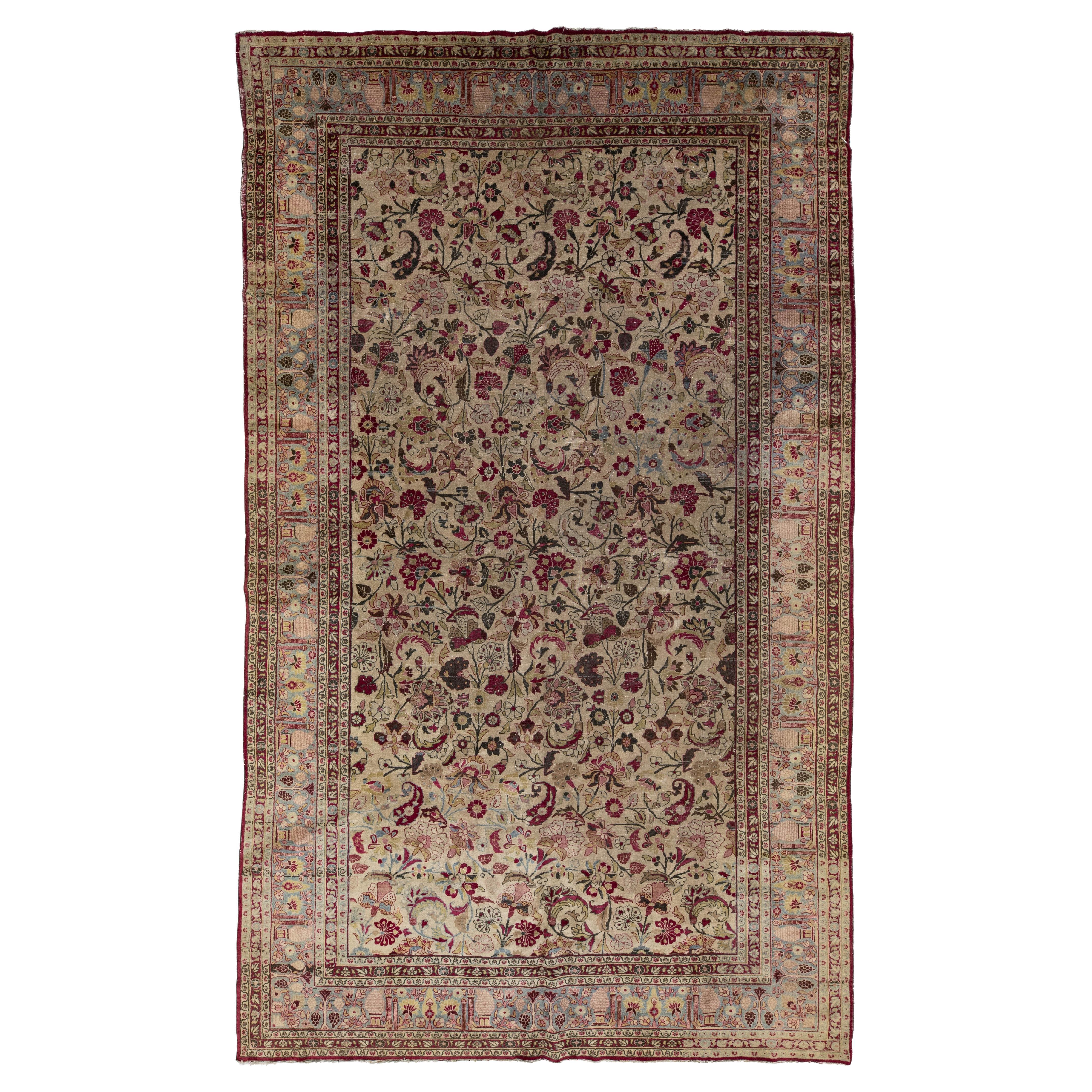 Tapis persan Mashad beige fait à la main, avec un motif floral sur toute sa surface