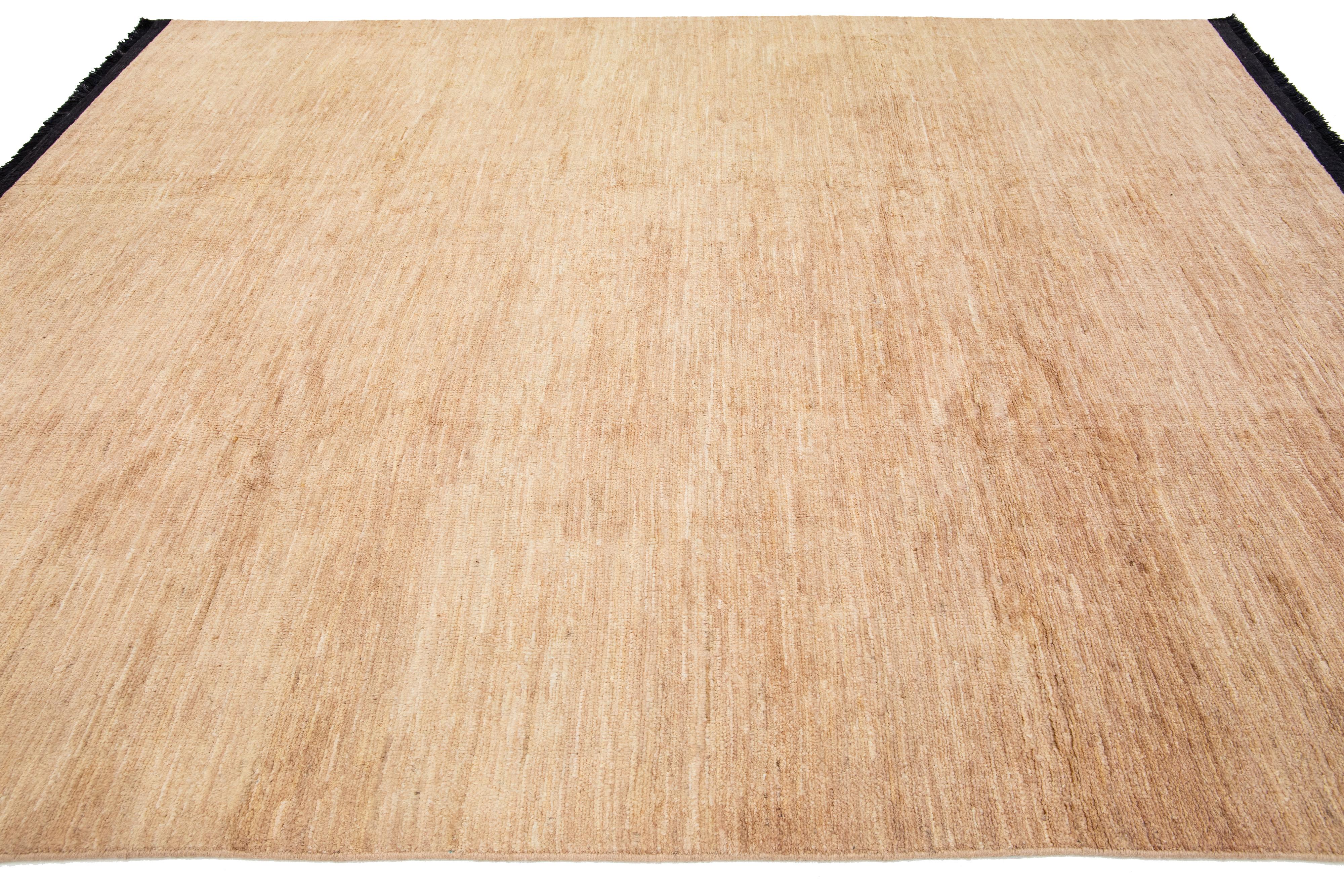 Tissé à la main Tapis en laine beige, fait main, contemporain, solide, de style Gabbeh en vente