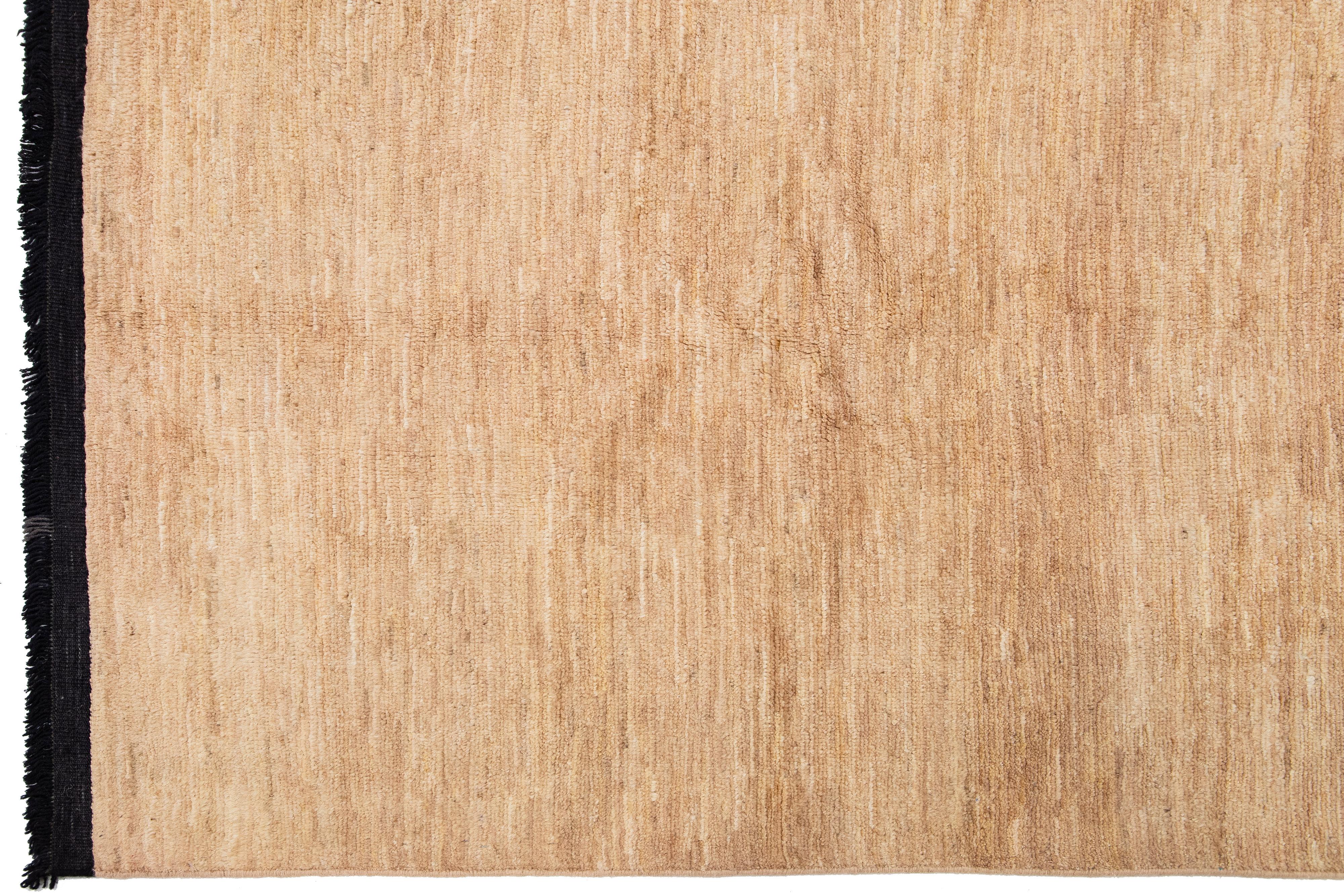 Tapis en laine beige, fait main, contemporain, solide, de style Gabbeh Neuf - En vente à Norwalk, CT