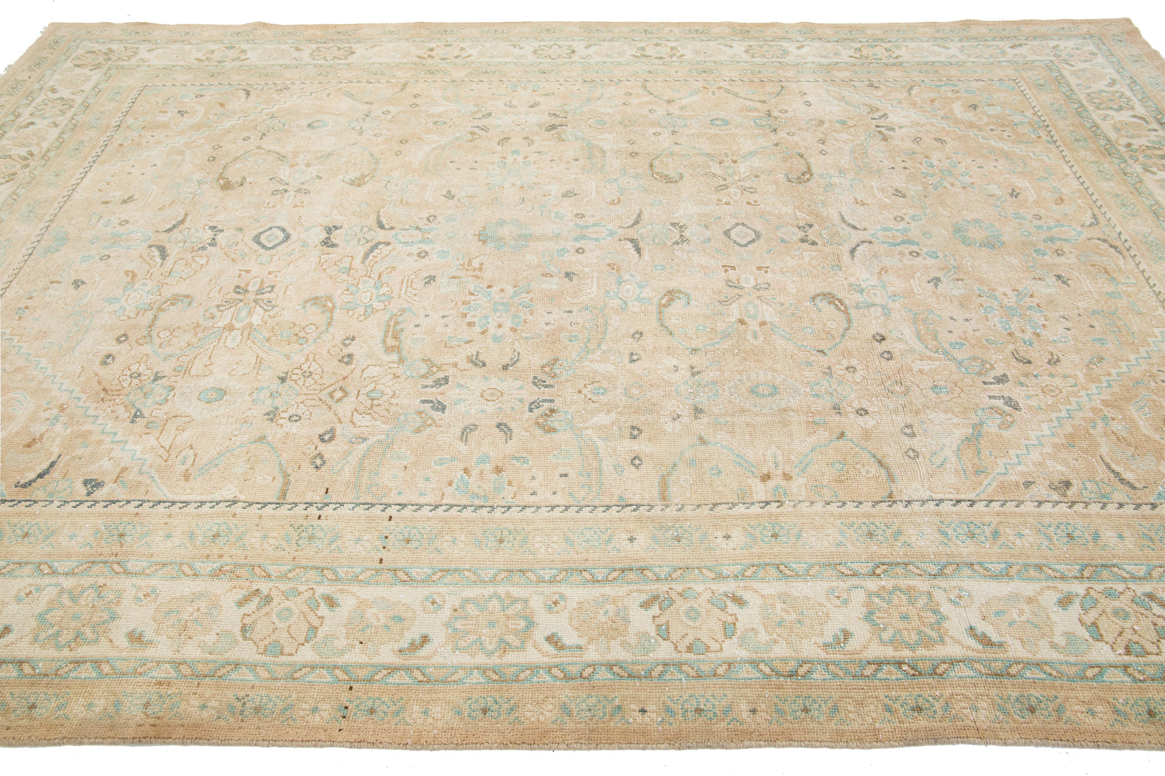 Handgefertigter persischer Mahal-Wollteppich in Beige mit Medaillon-Motiv, Vintage (Persisch) im Angebot