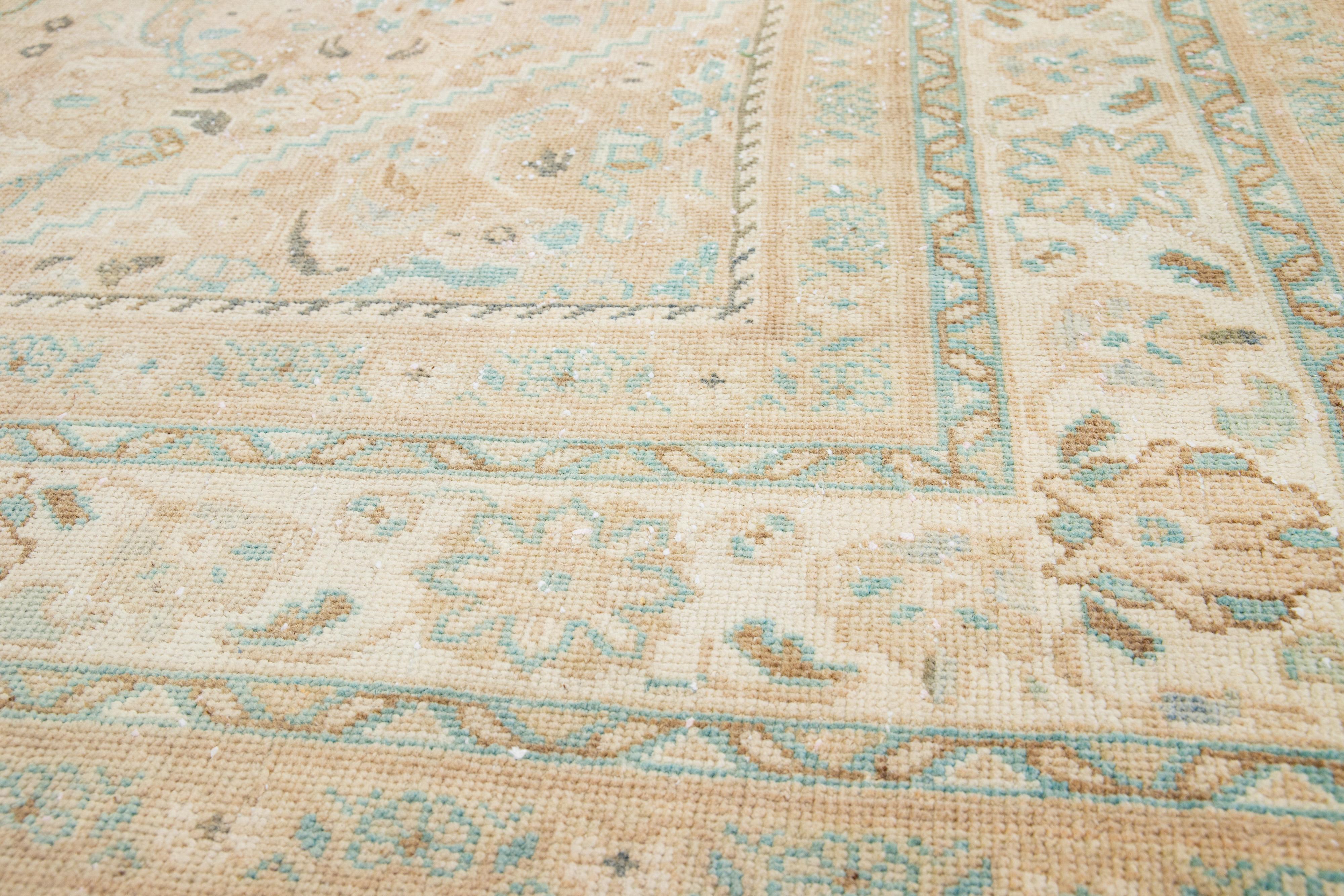 Handgefertigter persischer Mahal-Wollteppich in Beige mit Medaillon-Motiv, Vintage (Wolle) im Angebot